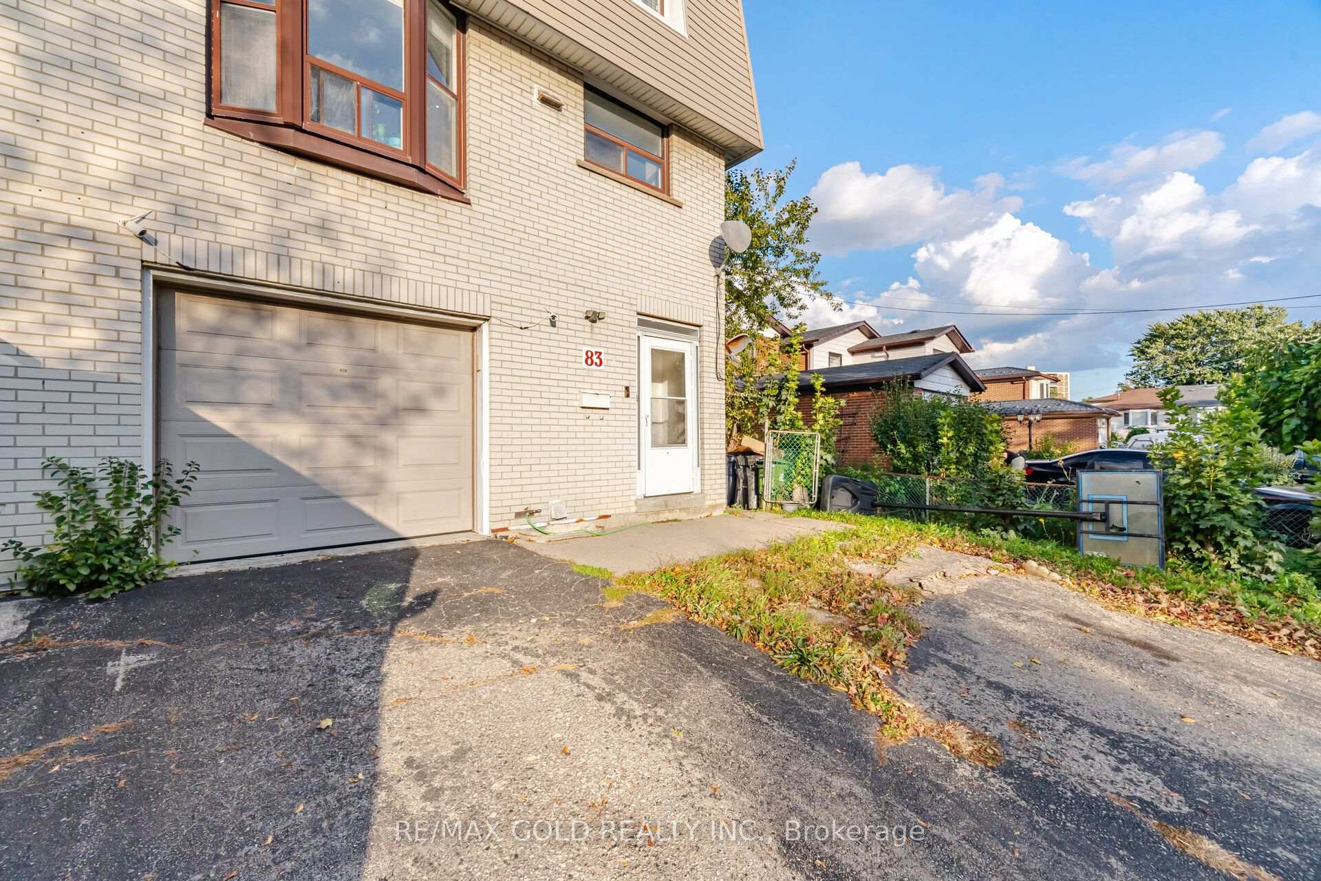 Photo 3 of 83 Clarion Road, Etobicoke, Willowridge-Martingrove-Richview — HOMEH