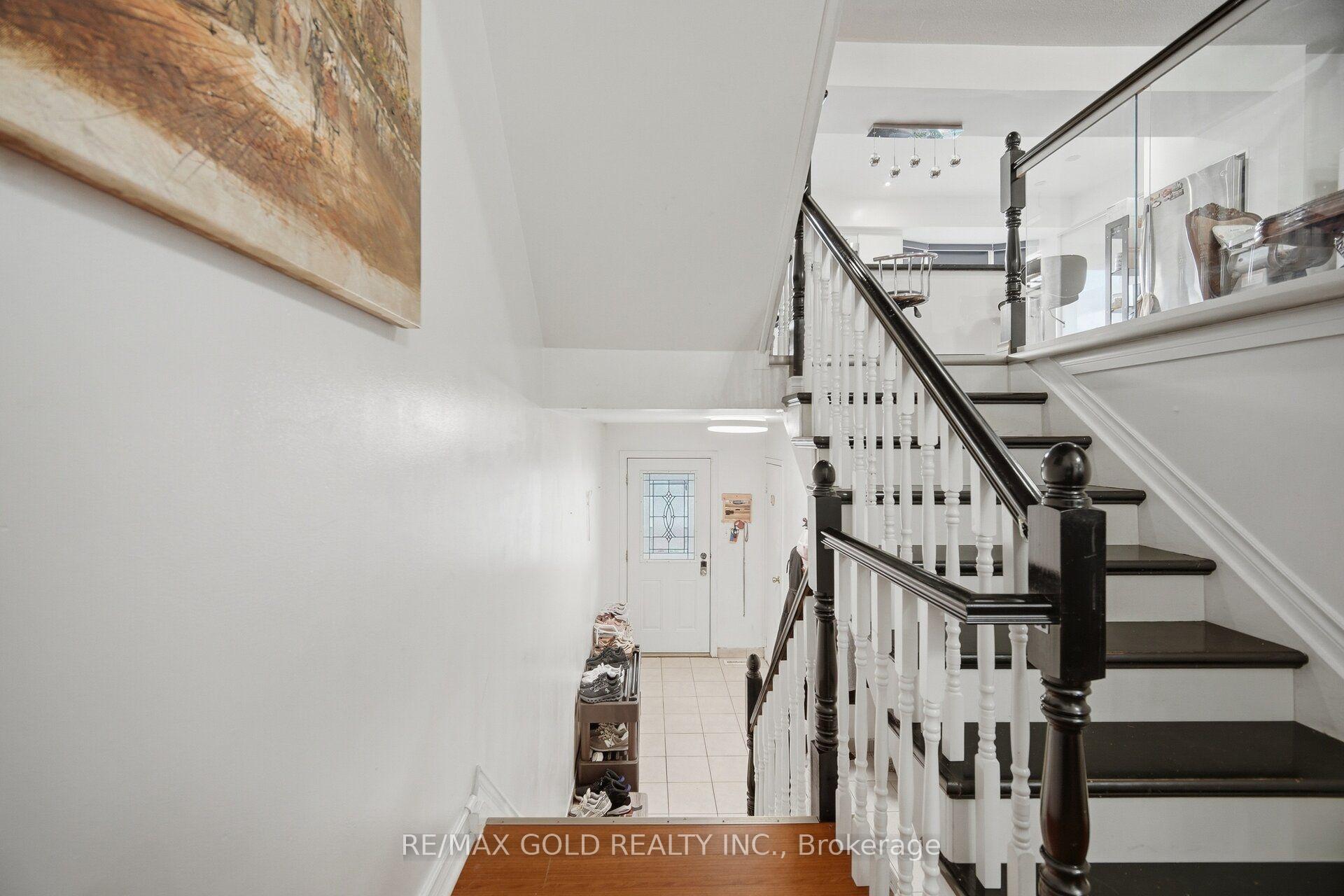Photo 4 of 83 Clarion Road, Etobicoke, Willowridge-Martingrove-Richview — HOMEH