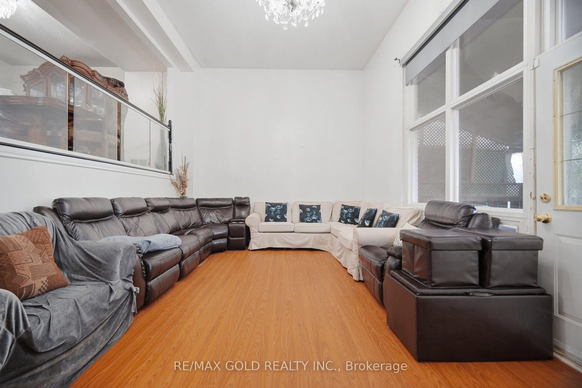 Photo 5 of 83 Clarion Road, Etobicoke, Willowridge-Martingrove-Richview — HOMEH