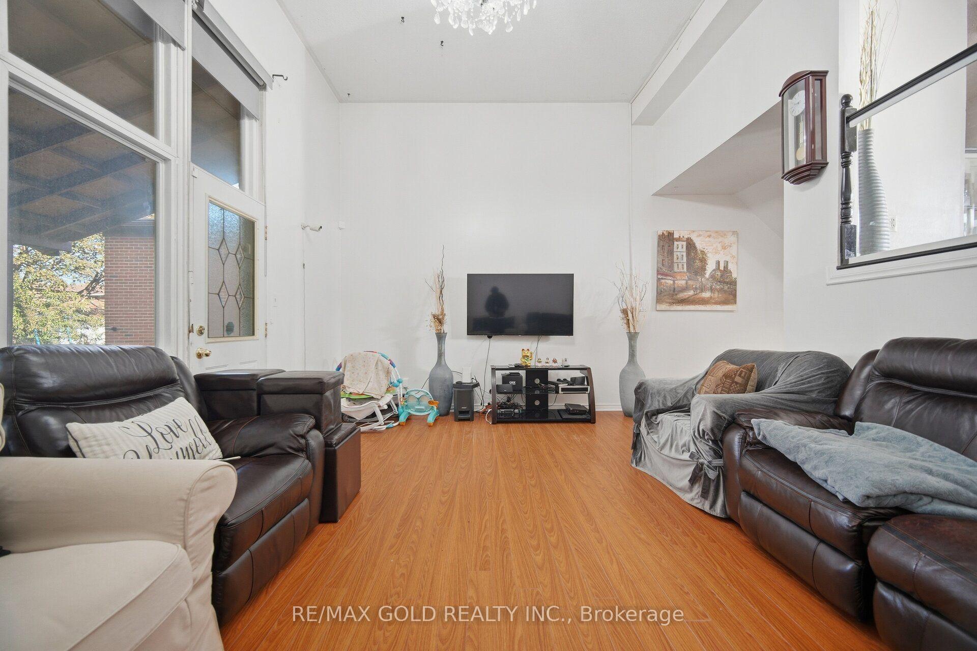 Photo 6 of 83 Clarion Road, Etobicoke, Willowridge-Martingrove-Richview — HOMEH