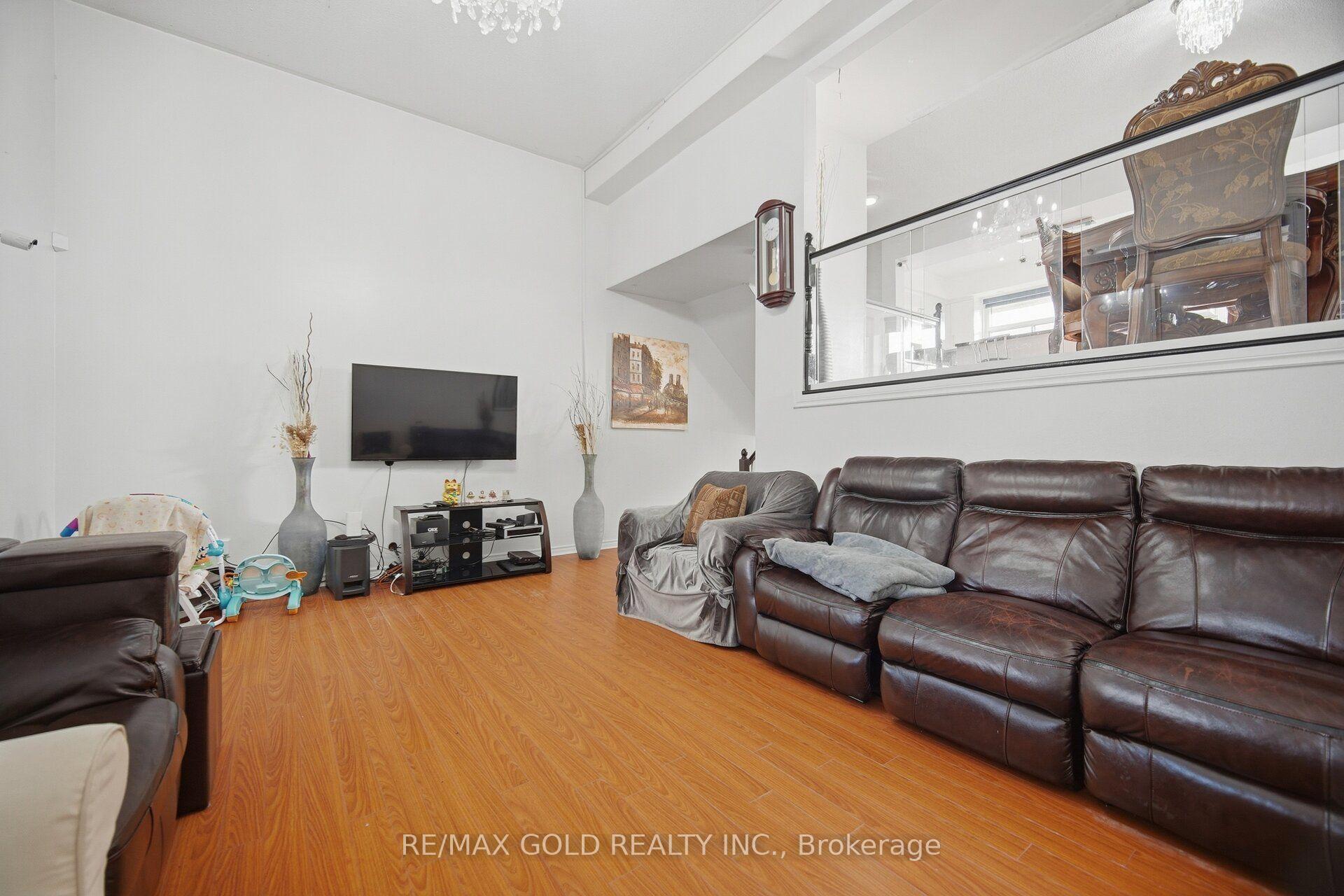 Photo 7 of 83 Clarion Road, Etobicoke, Willowridge-Martingrove-Richview — HOMEH