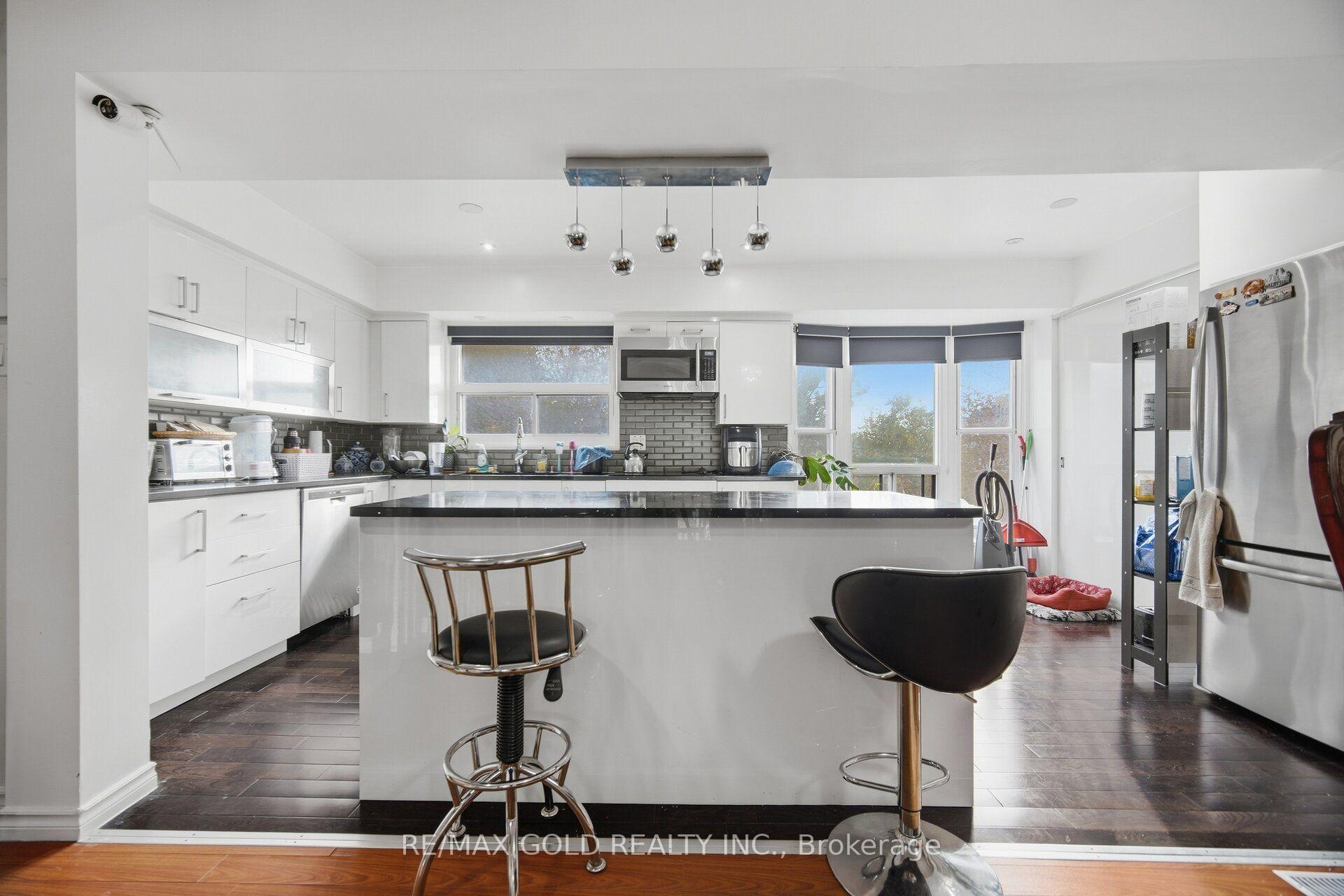Photo 10 of 83 Clarion Road, Etobicoke, Willowridge-Martingrove-Richview — HOMEH