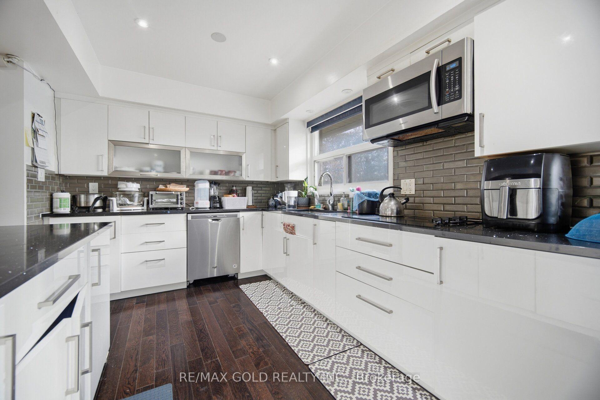 Photo 11 of 83 Clarion Road, Etobicoke, Willowridge-Martingrove-Richview — HOMEH