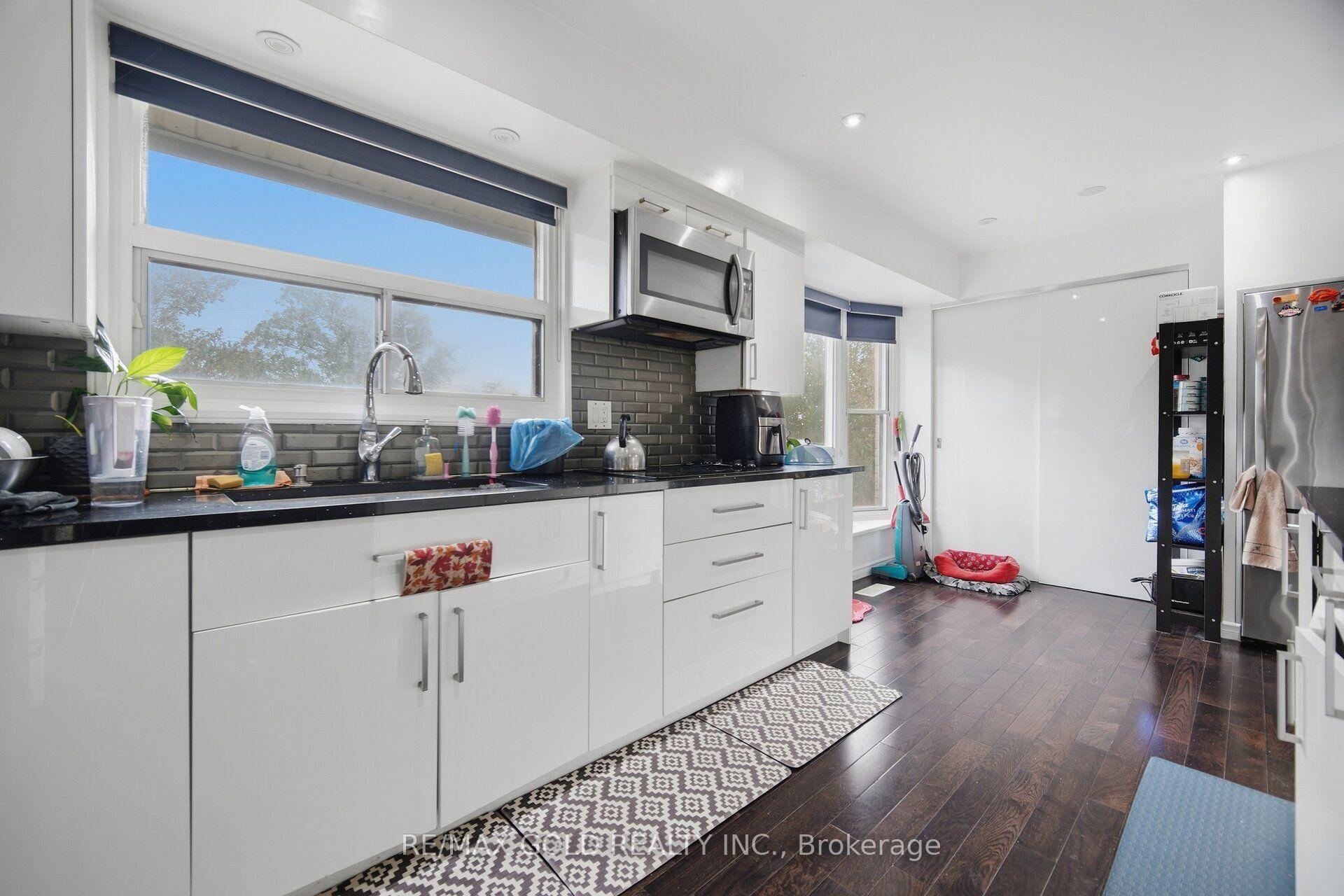 Photo 12 of 83 Clarion Road, Etobicoke, Willowridge-Martingrove-Richview — HOMEH