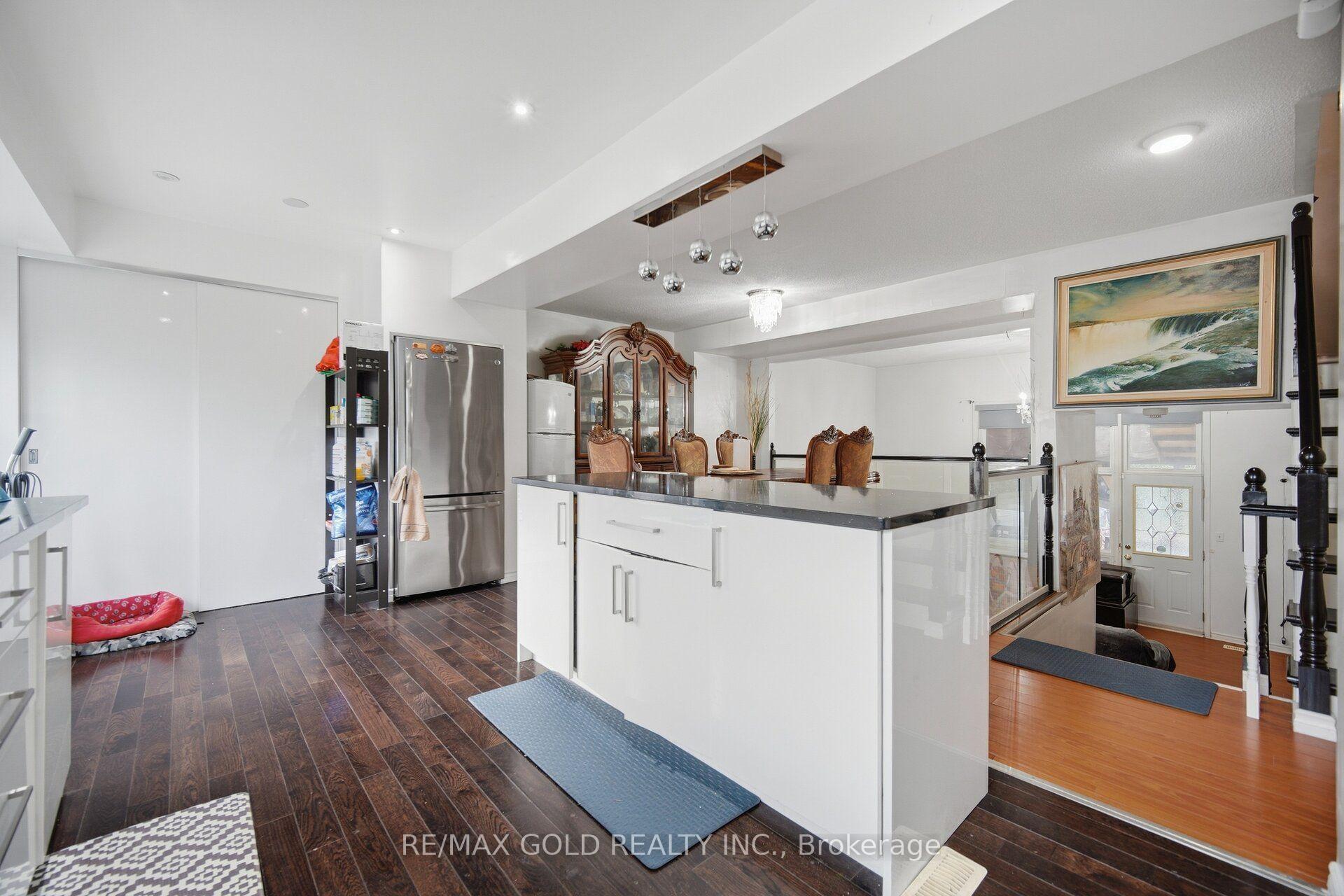 Photo 13 of 83 Clarion Road, Etobicoke, Willowridge-Martingrove-Richview — HOMEH