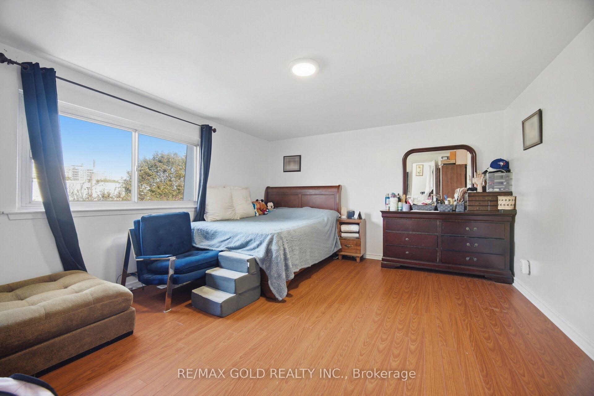 Photo 18 of 83 Clarion Road, Etobicoke, Willowridge-Martingrove-Richview — HOMEH