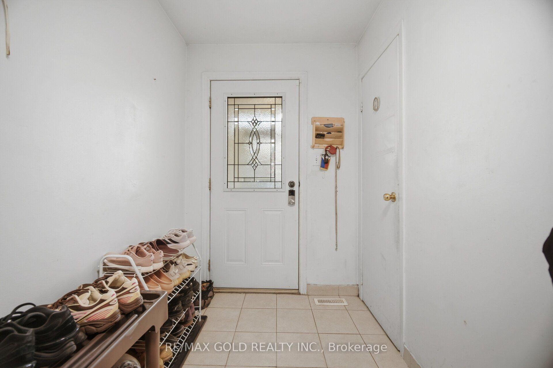 Photo 26 of 83 Clarion Road, Etobicoke, Willowridge-Martingrove-Richview — HOMEH