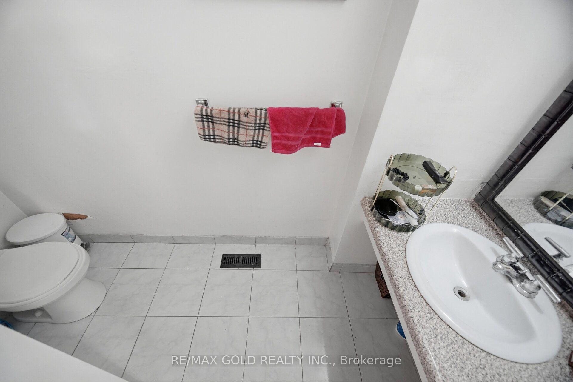 Photo 28 of 83 Clarion Road, Etobicoke, Willowridge-Martingrove-Richview — HOMEH