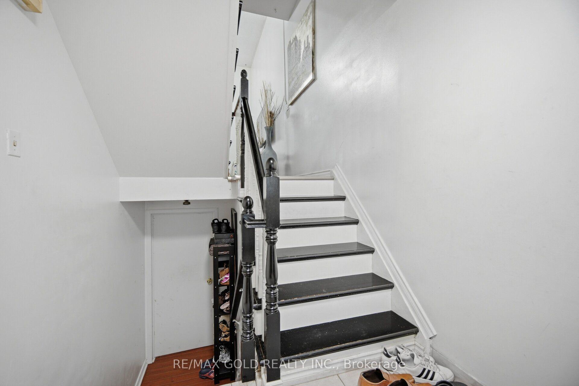 Photo 29 of 83 Clarion Road, Etobicoke, Willowridge-Martingrove-Richview — HOMEH