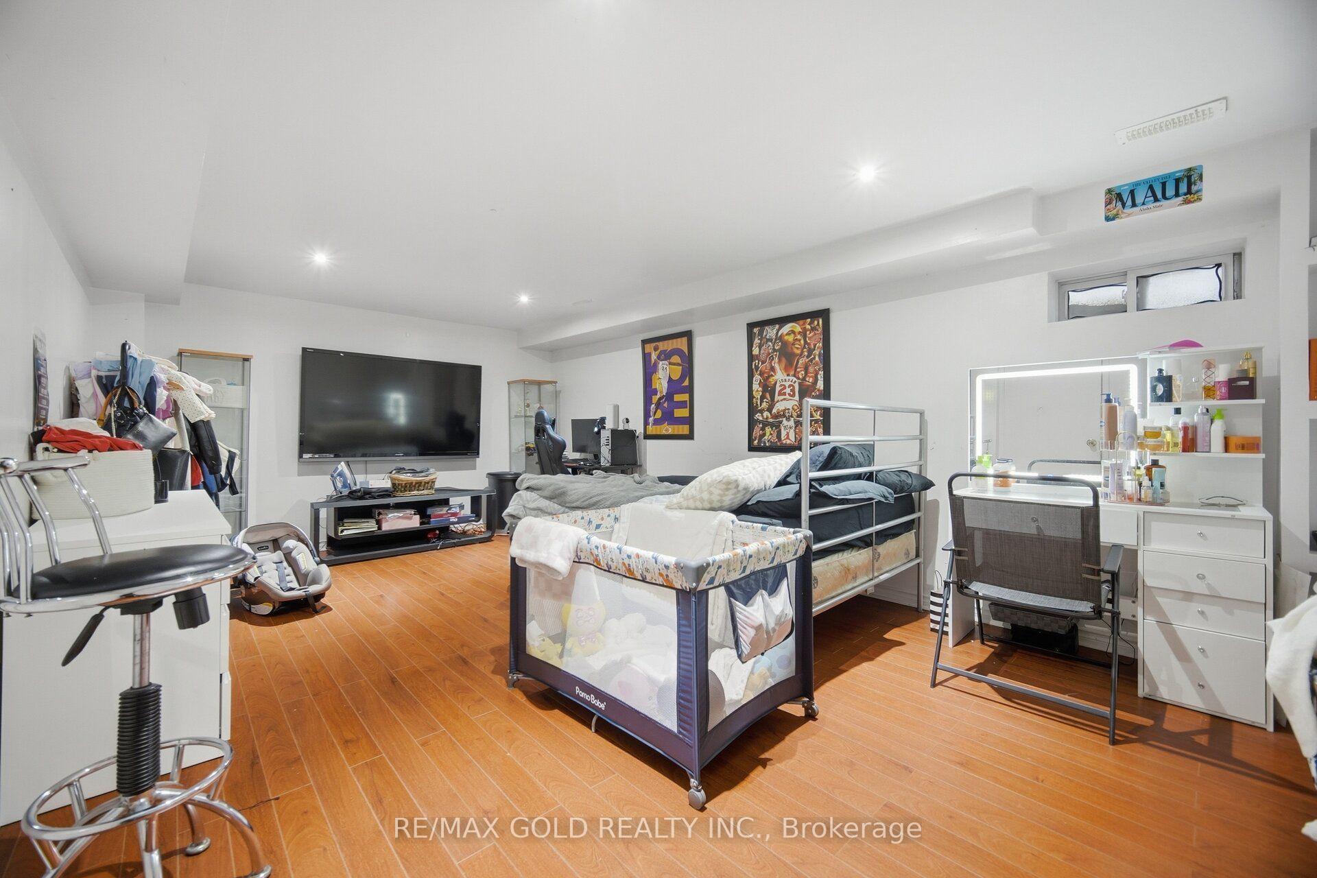 Photo 31 of 83 Clarion Road, Etobicoke, Willowridge-Martingrove-Richview — HOMEH