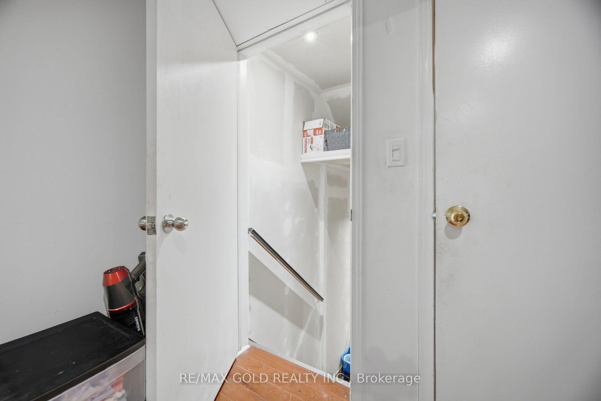 Photo 34 of 83 Clarion Road, Etobicoke, Willowridge-Martingrove-Richview — HOMEH