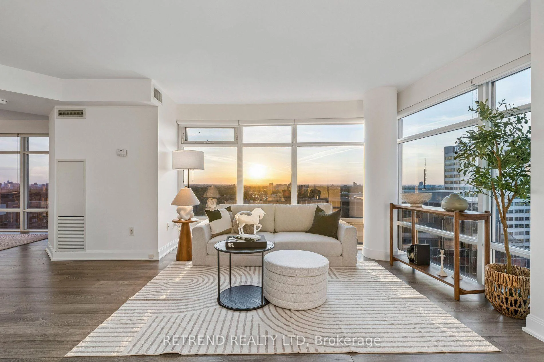 Photo 4 of Unit 2808, 2191 Yonge Street, Toronto, Mount Pleasant West — HOMEH