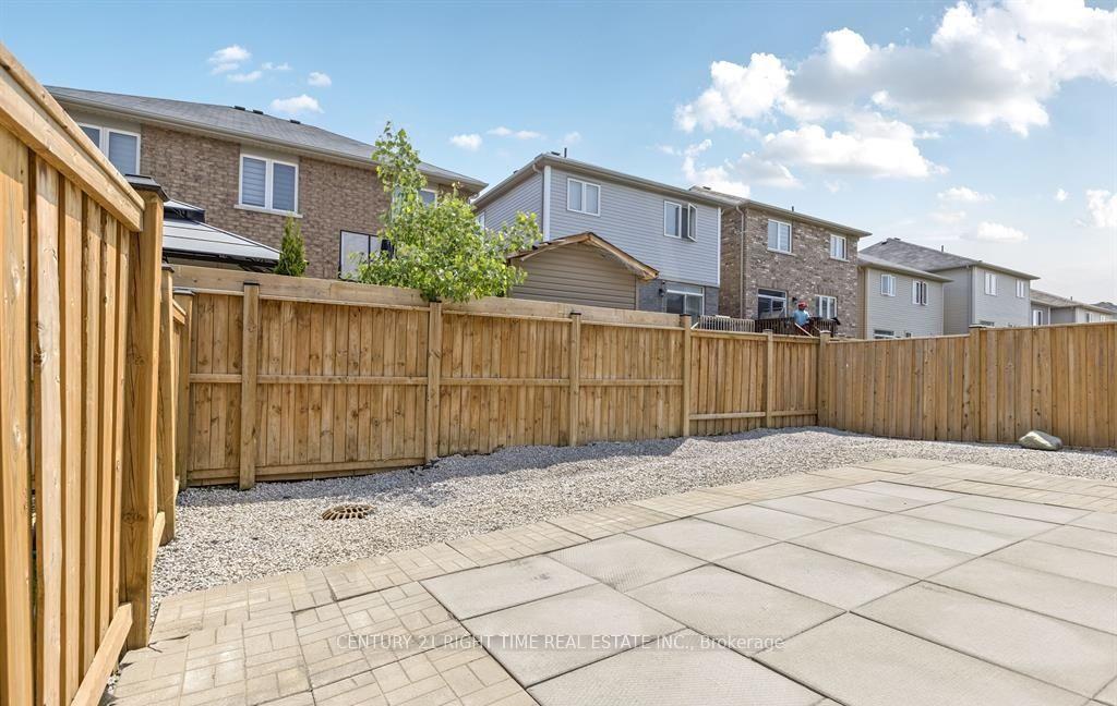 Photo 3 of 25 Munro Circle, Brantford, Empire South — HOMEH