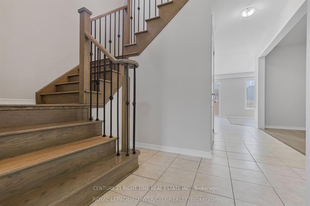 Photo 8 of 25 Munro Circle, Brantford, Empire South — HOMEH