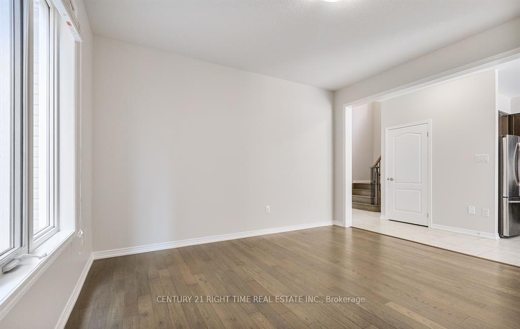 Photo 10 of 25 Munro Circle, Brantford, Empire South — HOMEH