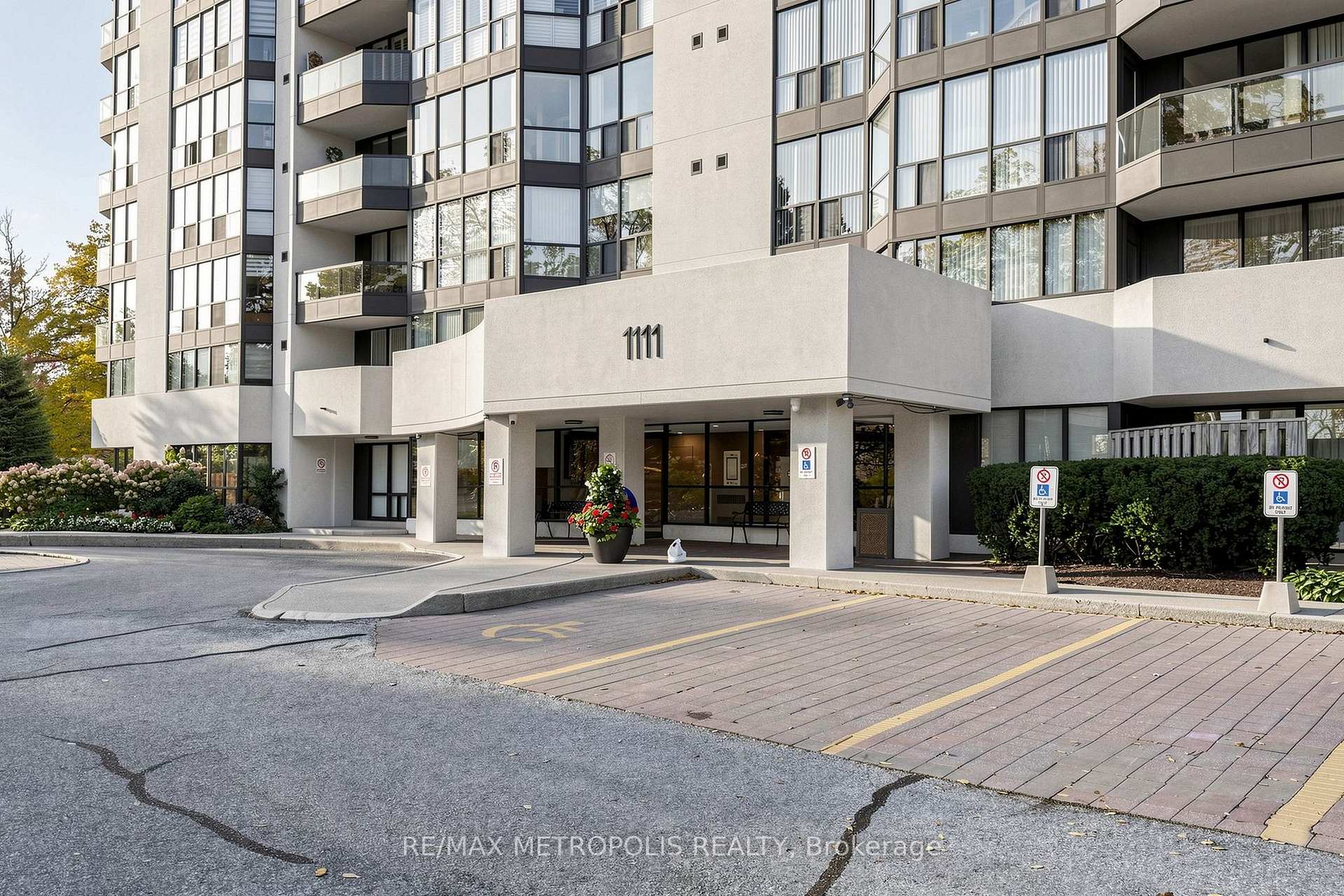 Photo 3 of Unit 207, 1111 Bough Beeches Boulevard, Mississauga, Rathwood — HOMEH