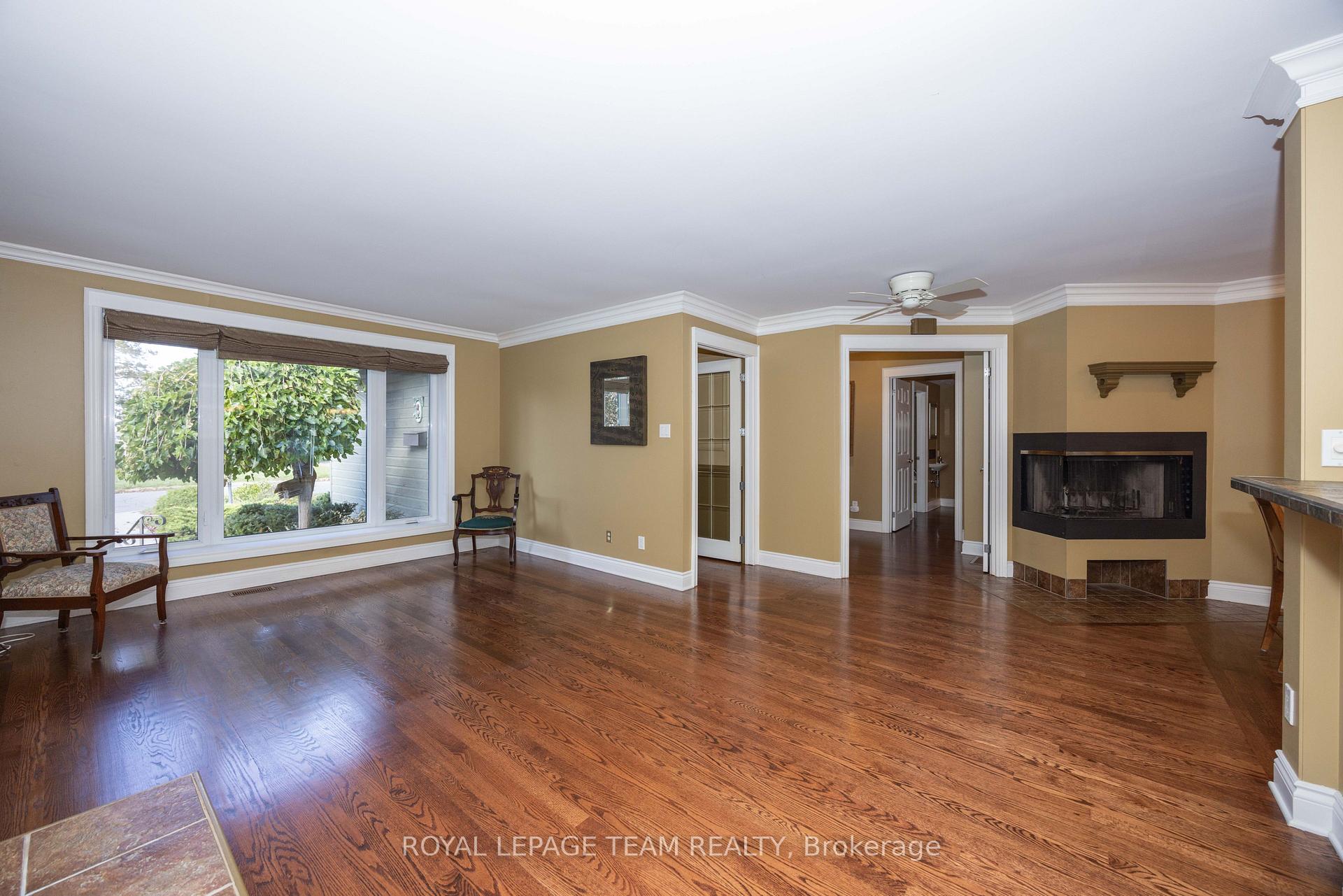 Photo 7 of 2128 Benjamin Avenue, Ottawa, McKellar Heights/Glabar Park — HOMEH