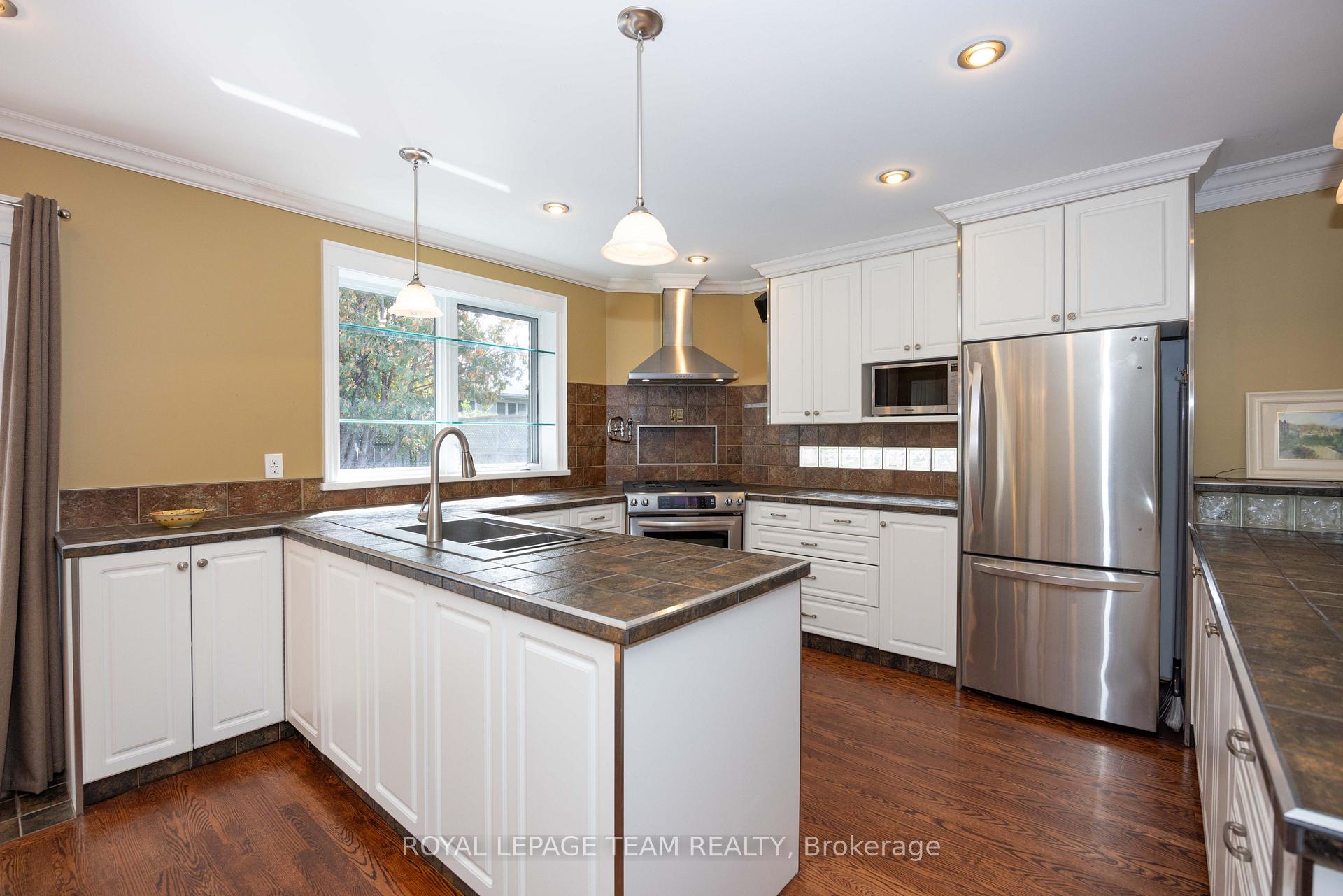 Photo 10 of 2128 Benjamin Avenue, Ottawa, McKellar Heights/Glabar Park — HOMEH