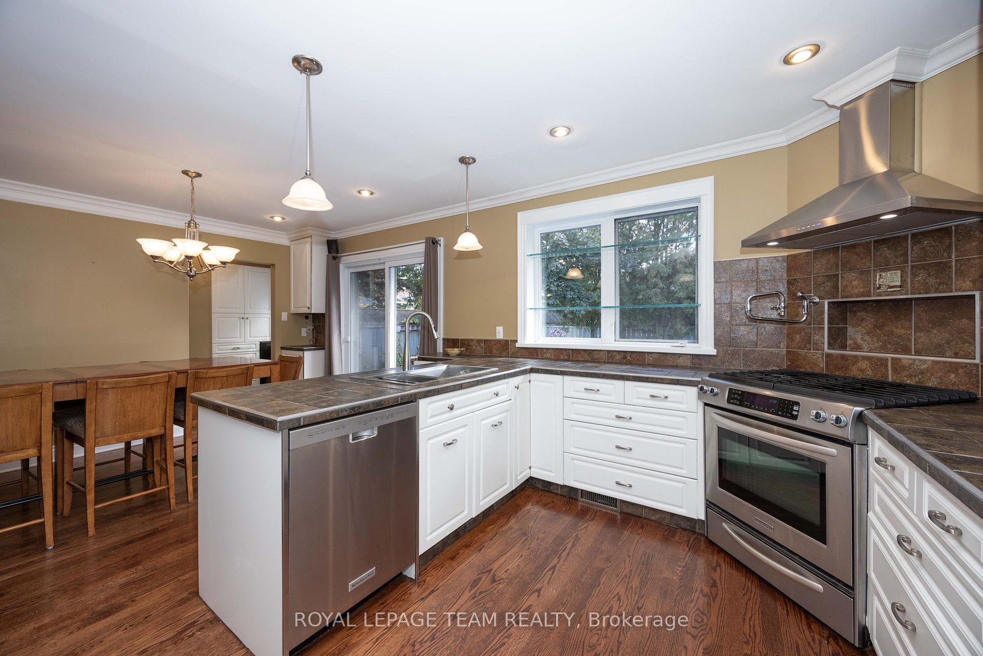 Photo 11 of 2128 Benjamin Avenue, Ottawa, McKellar Heights/Glabar Park — HOMEH