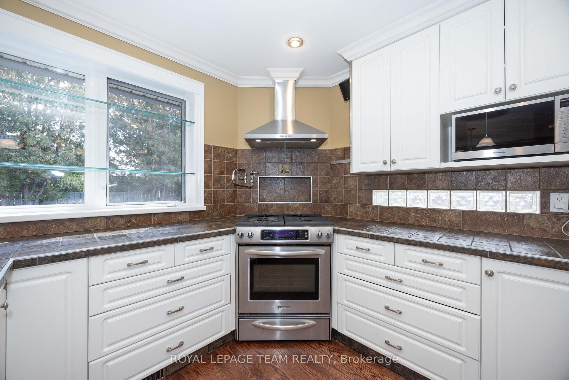 Photo 12 of 2128 Benjamin Avenue, Ottawa, McKellar Heights/Glabar Park — HOMEH
