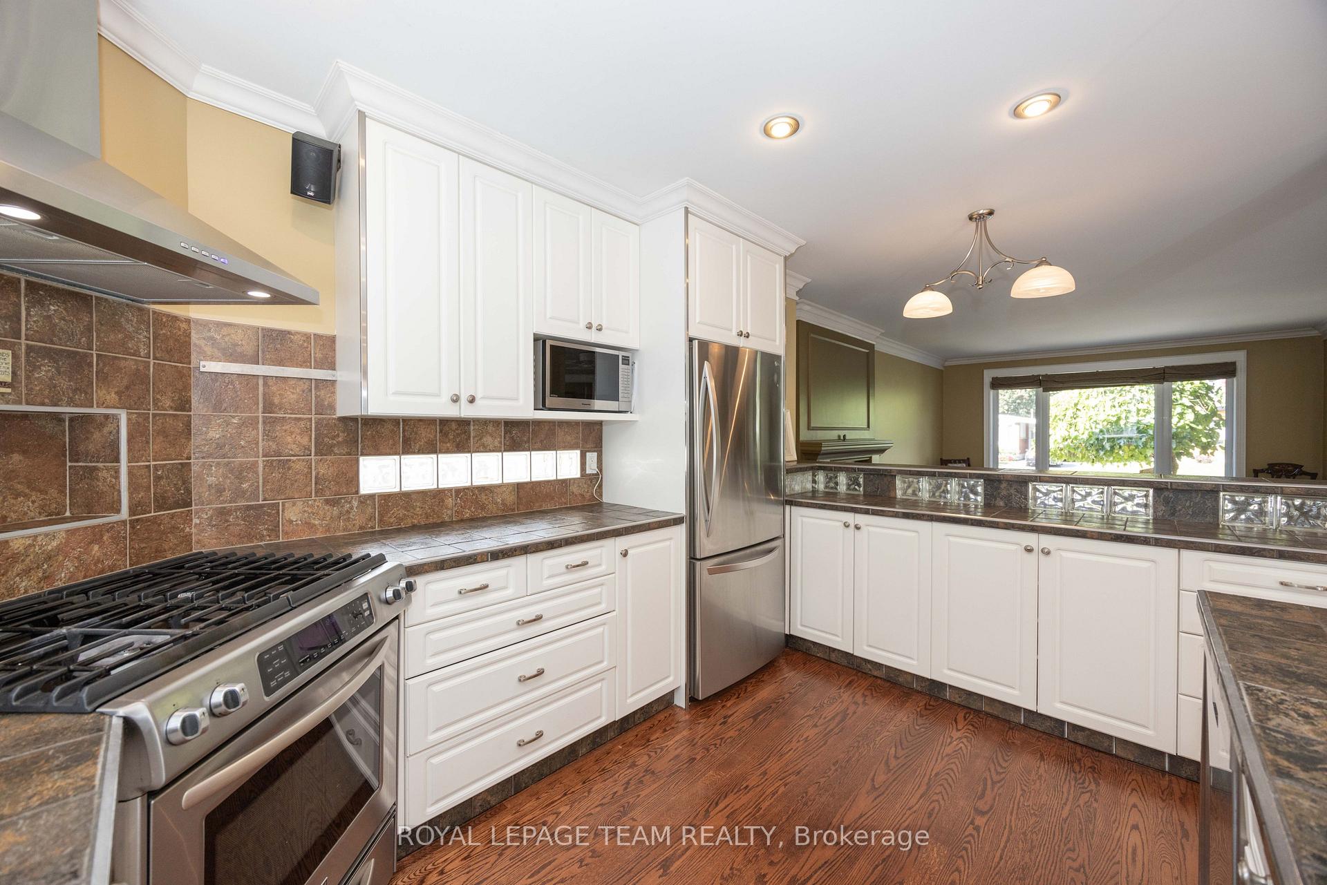 Photo 13 of 2128 Benjamin Avenue, Ottawa, McKellar Heights/Glabar Park — HOMEH