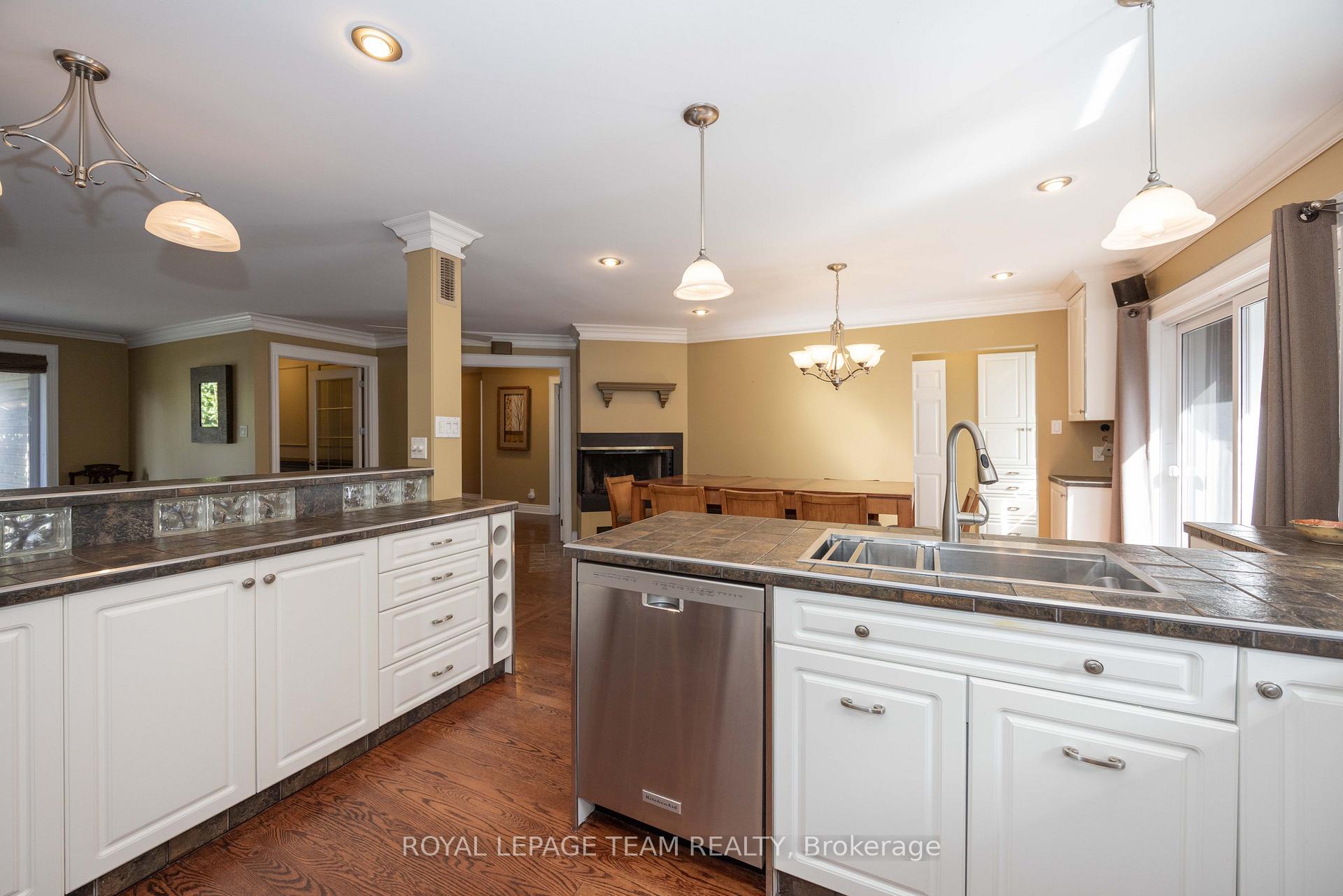 Photo 14 of 2128 Benjamin Avenue, Ottawa, McKellar Heights/Glabar Park — HOMEH