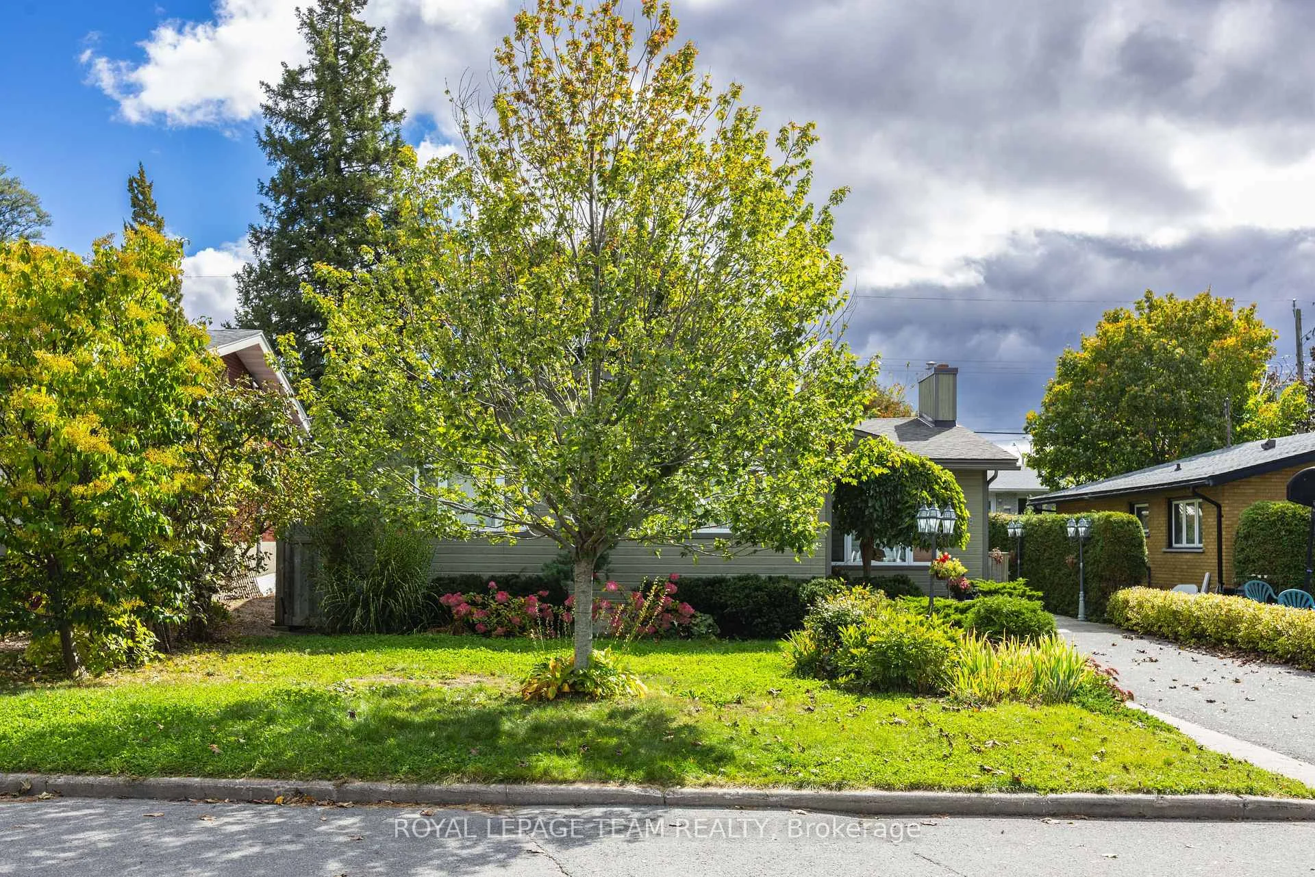 Photo 3 of 2128 Benjamin Avenue, Ottawa, McKellar Heights/Glabar Park — HOMEH