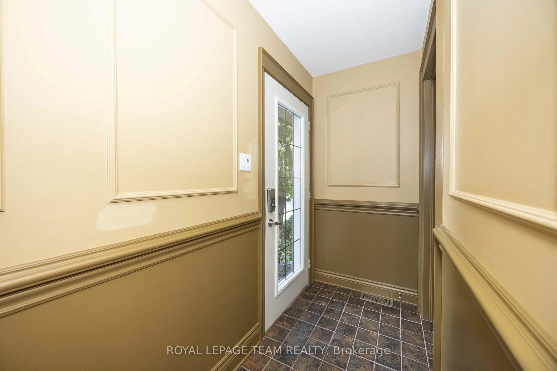 Photo 6 of 2128 Benjamin Avenue, Ottawa, McKellar Heights/Glabar Park — HOMEH