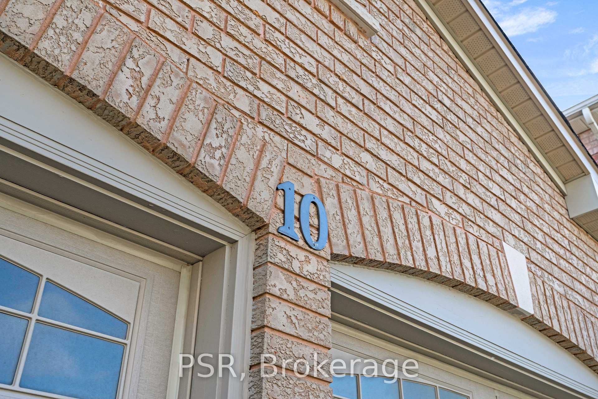 Photo 4 of 10 Baccarat Crescent, Brampton, Snelgrove — HOMEH