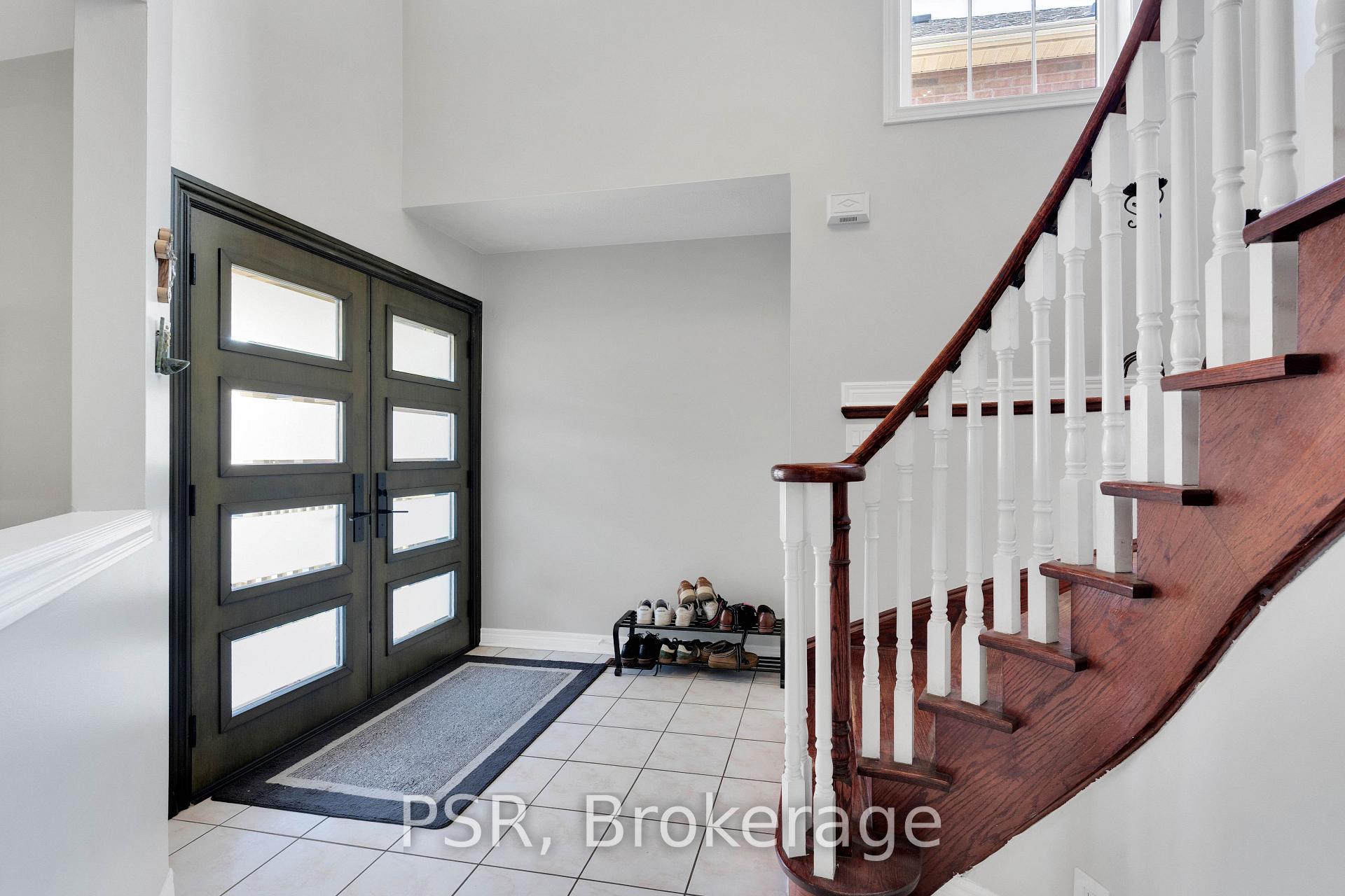 Photo 6 of 10 Baccarat Crescent, Brampton, Snelgrove — HOMEH