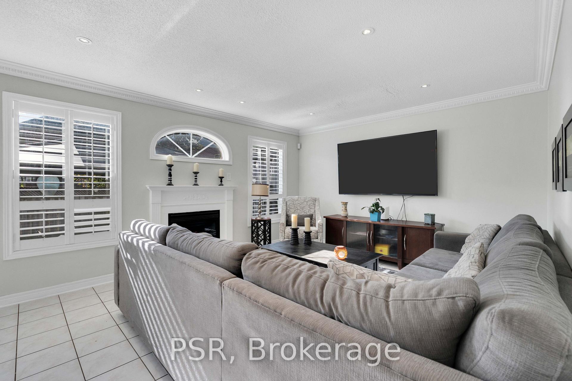 Photo 8 of 10 Baccarat Crescent, Brampton, Snelgrove — HOMEH