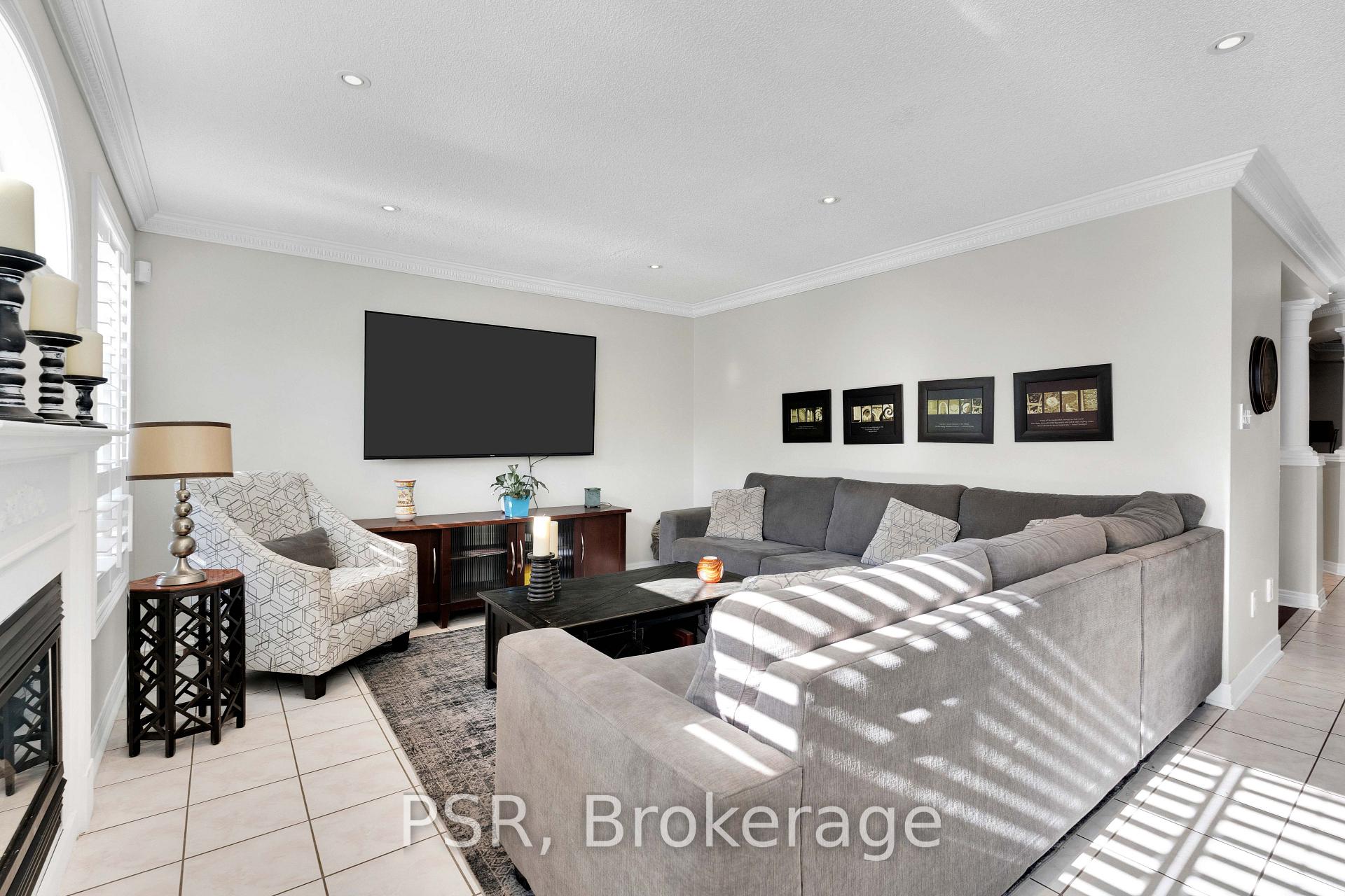 Photo 9 of 10 Baccarat Crescent, Brampton, Snelgrove — HOMEH