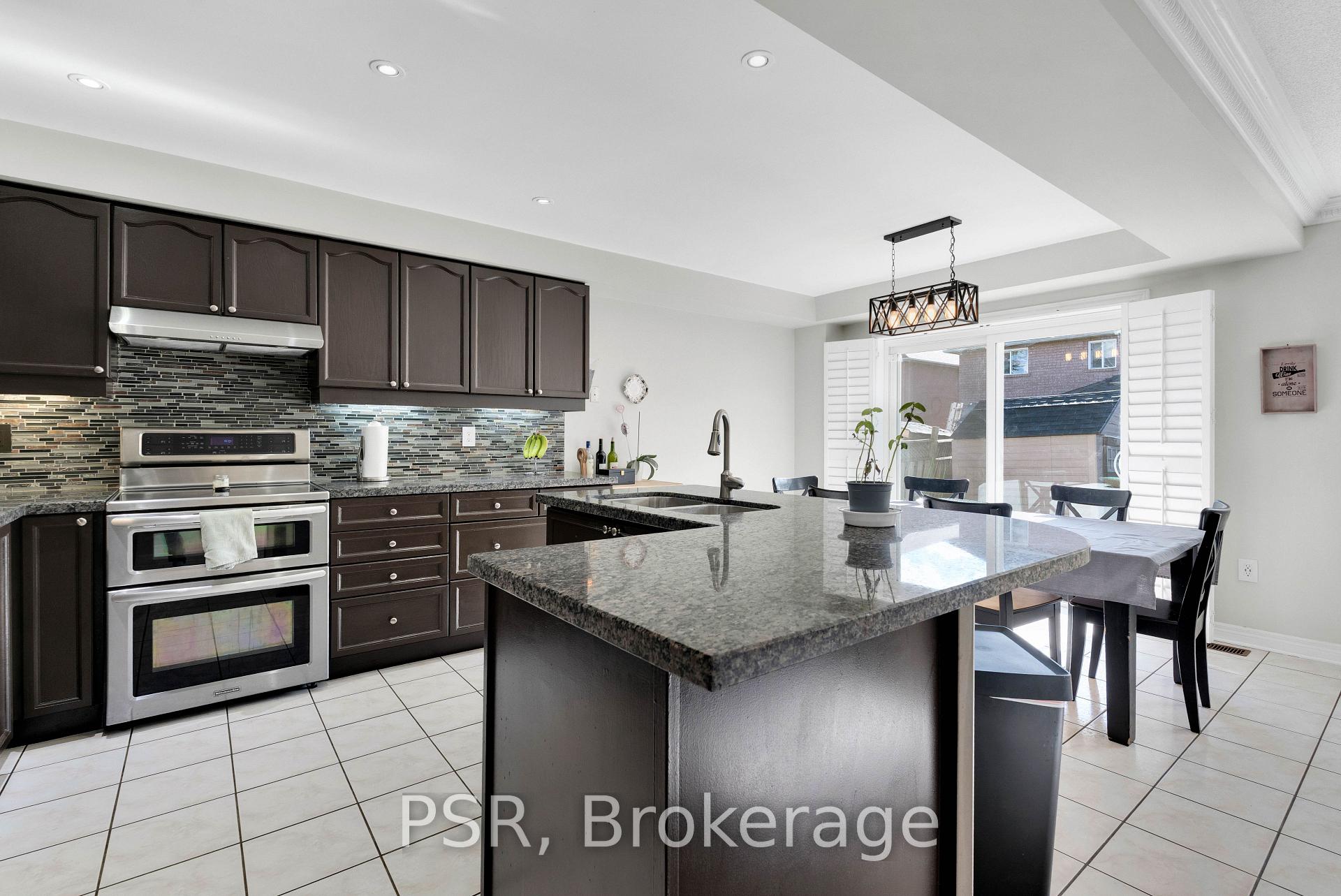 Photo 12 of 10 Baccarat Crescent, Brampton, Snelgrove — HOMEH