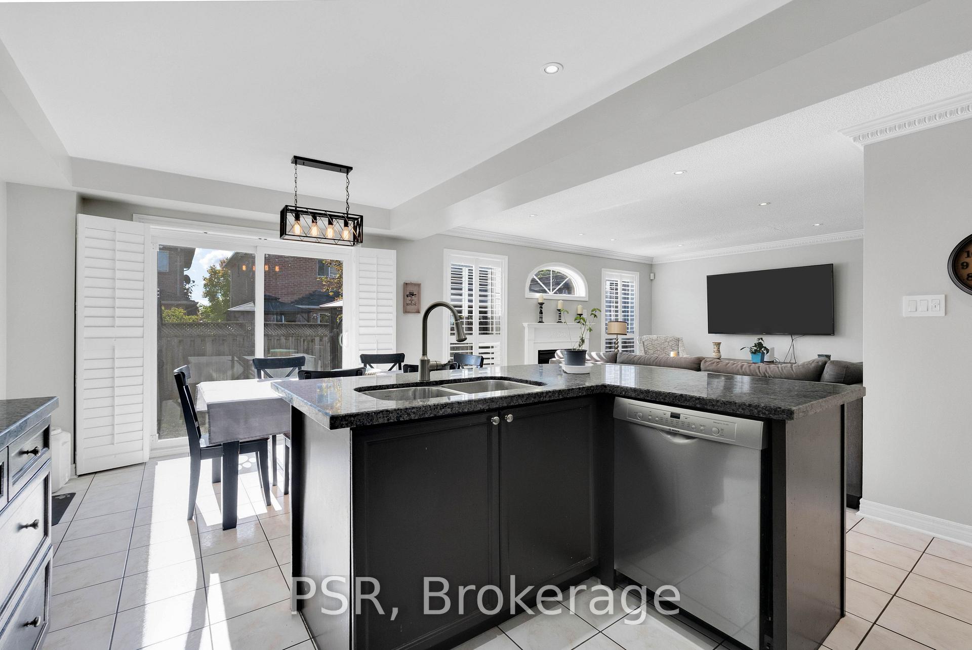 Photo 13 of 10 Baccarat Crescent, Brampton, Snelgrove — HOMEH