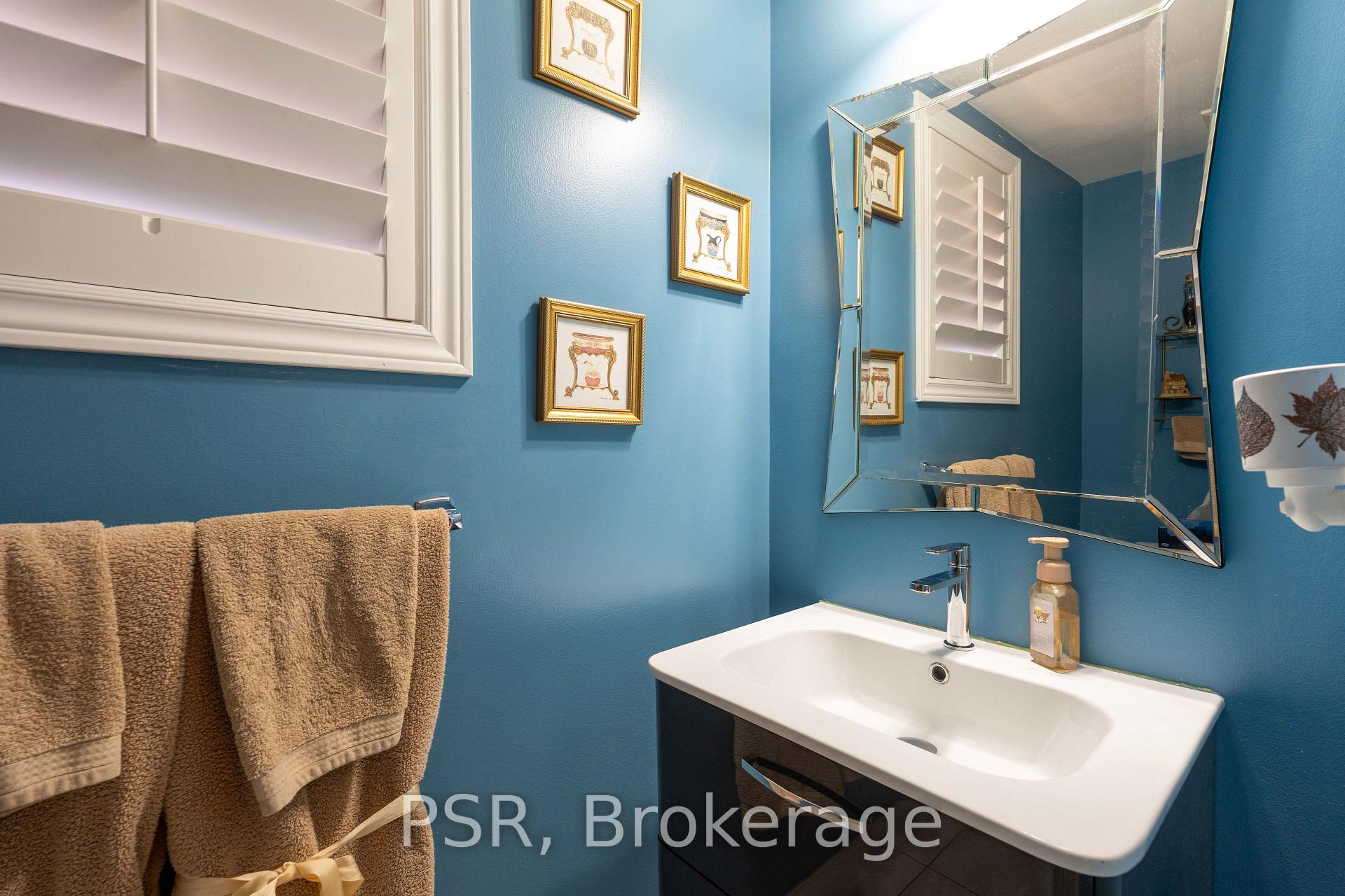 Photo 18 of 10 Baccarat Crescent, Brampton, Snelgrove — HOMEH