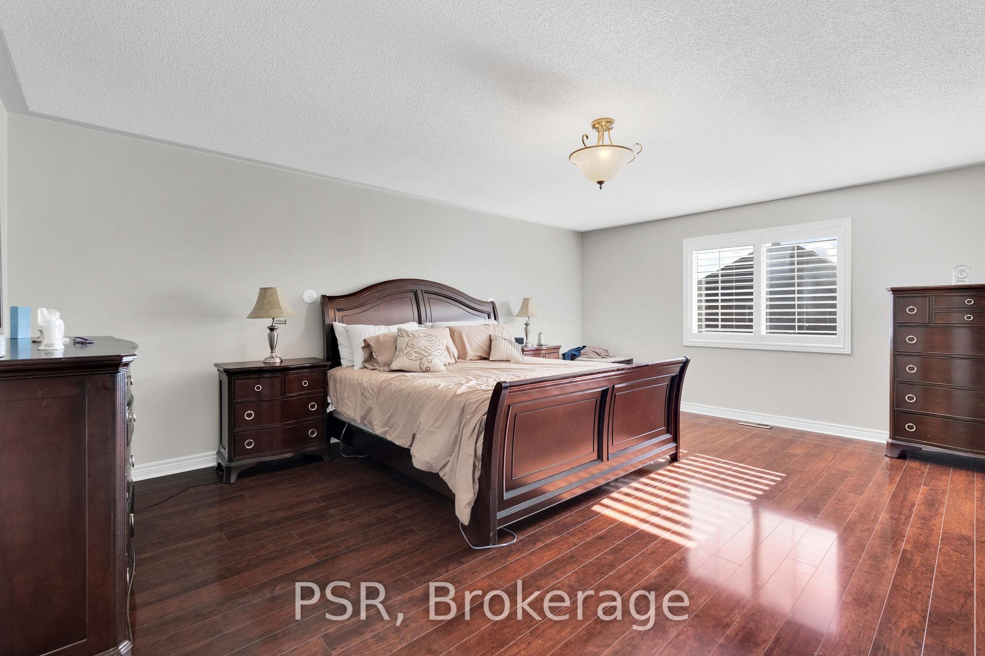 Photo 23 of 10 Baccarat Crescent, Brampton, Snelgrove — HOMEH