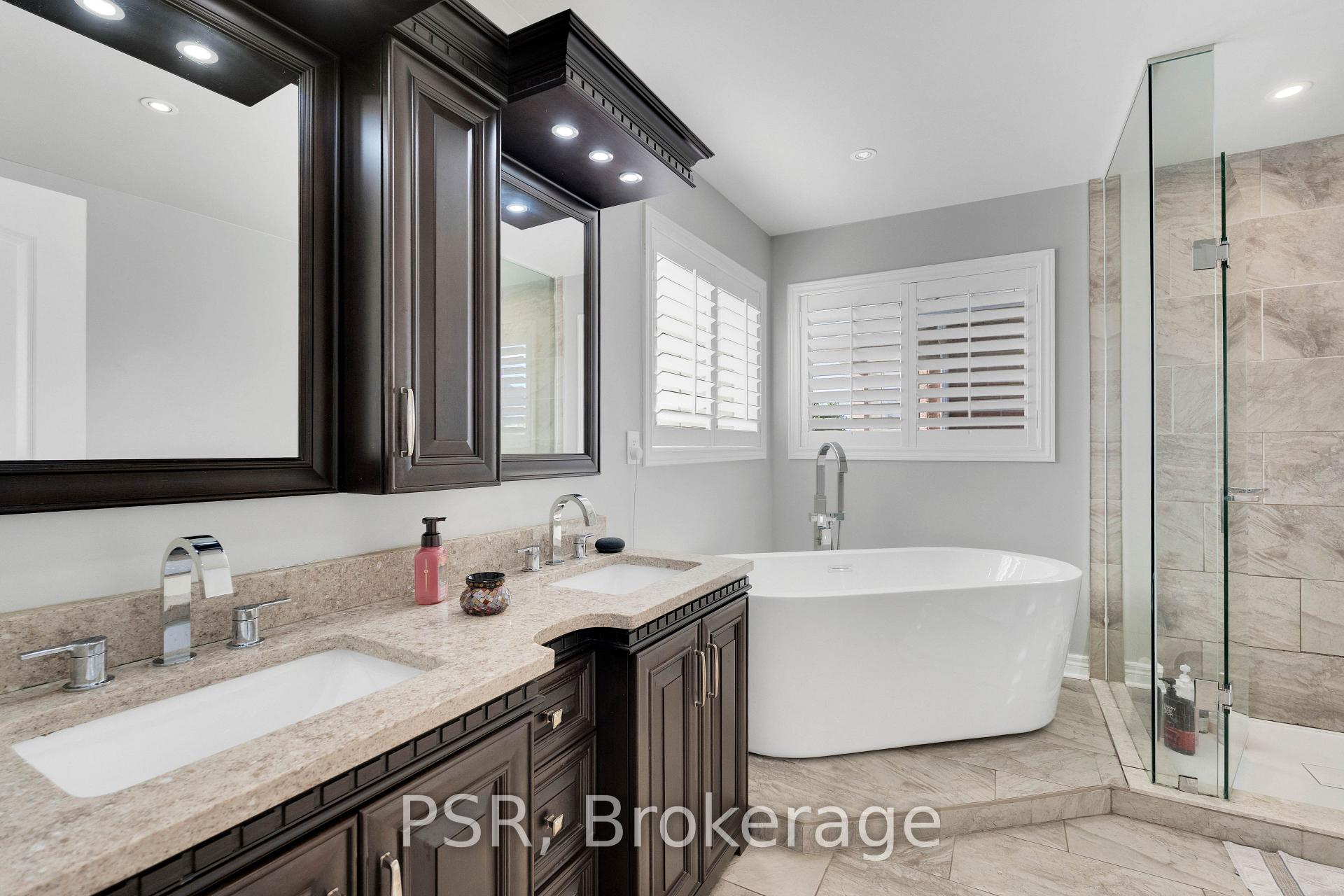 Photo 25 of 10 Baccarat Crescent, Brampton, Snelgrove — HOMEH