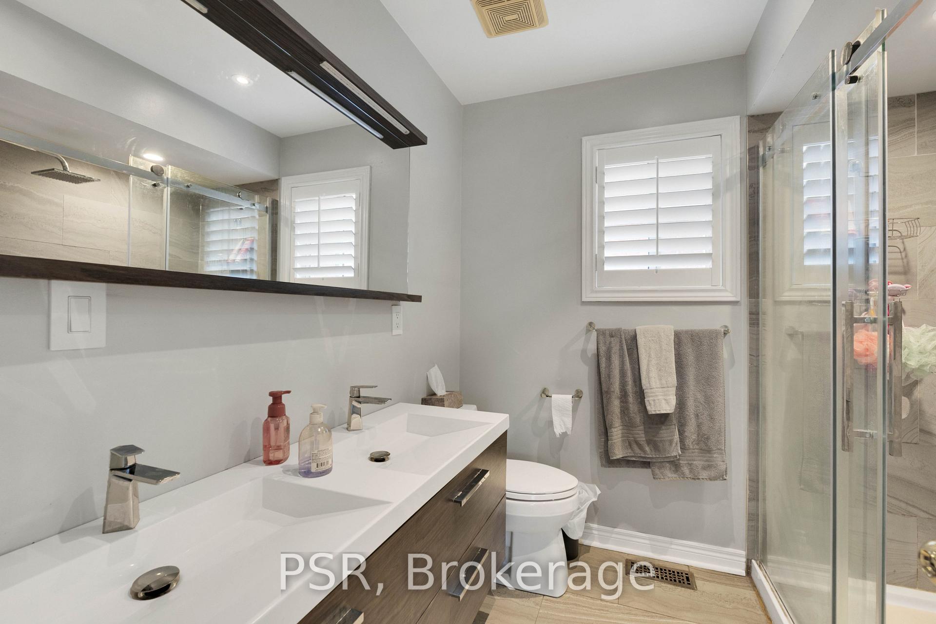 Photo 32 of 10 Baccarat Crescent, Brampton, Snelgrove — HOMEH
