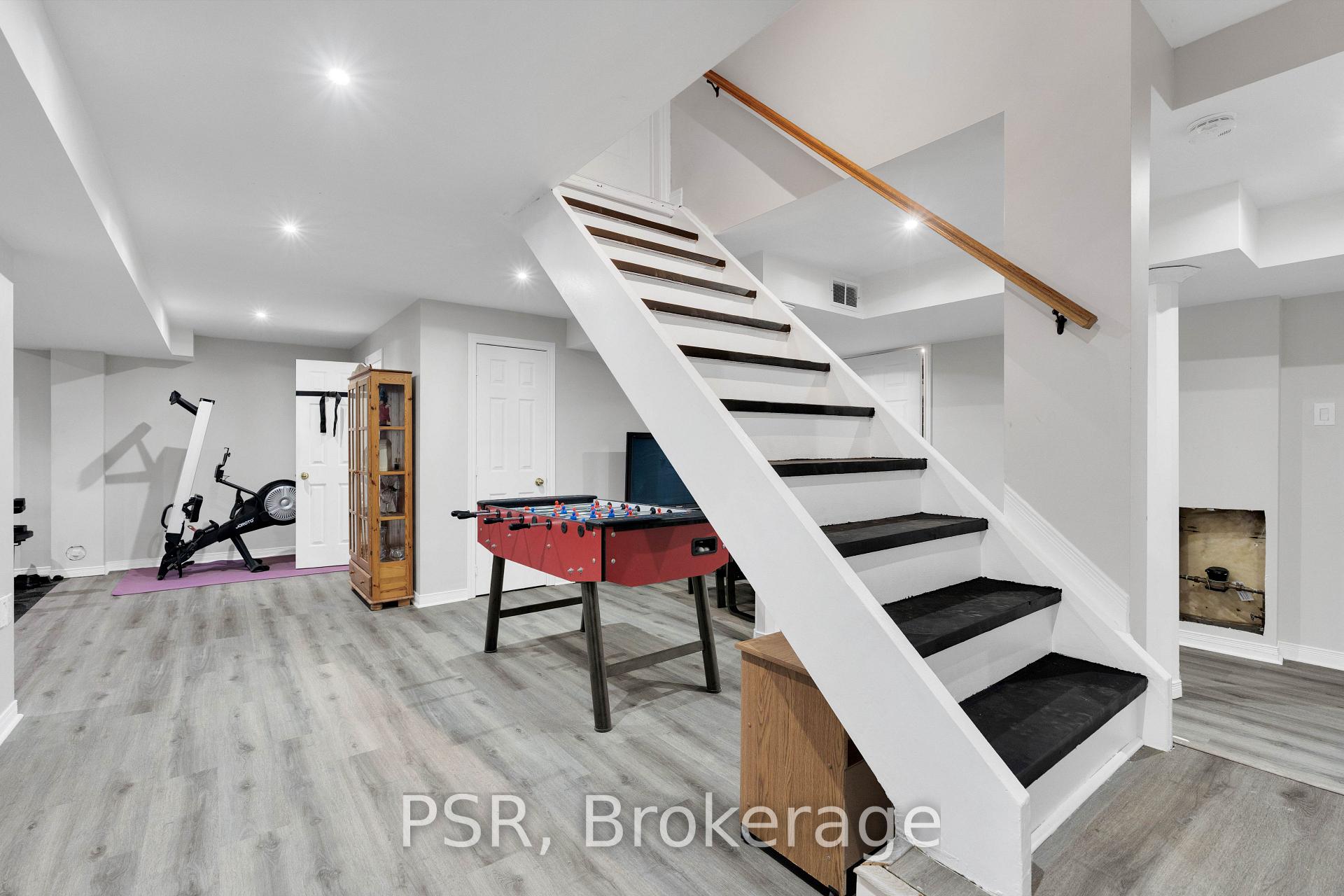 Photo 33 of 10 Baccarat Crescent, Brampton, Snelgrove — HOMEH