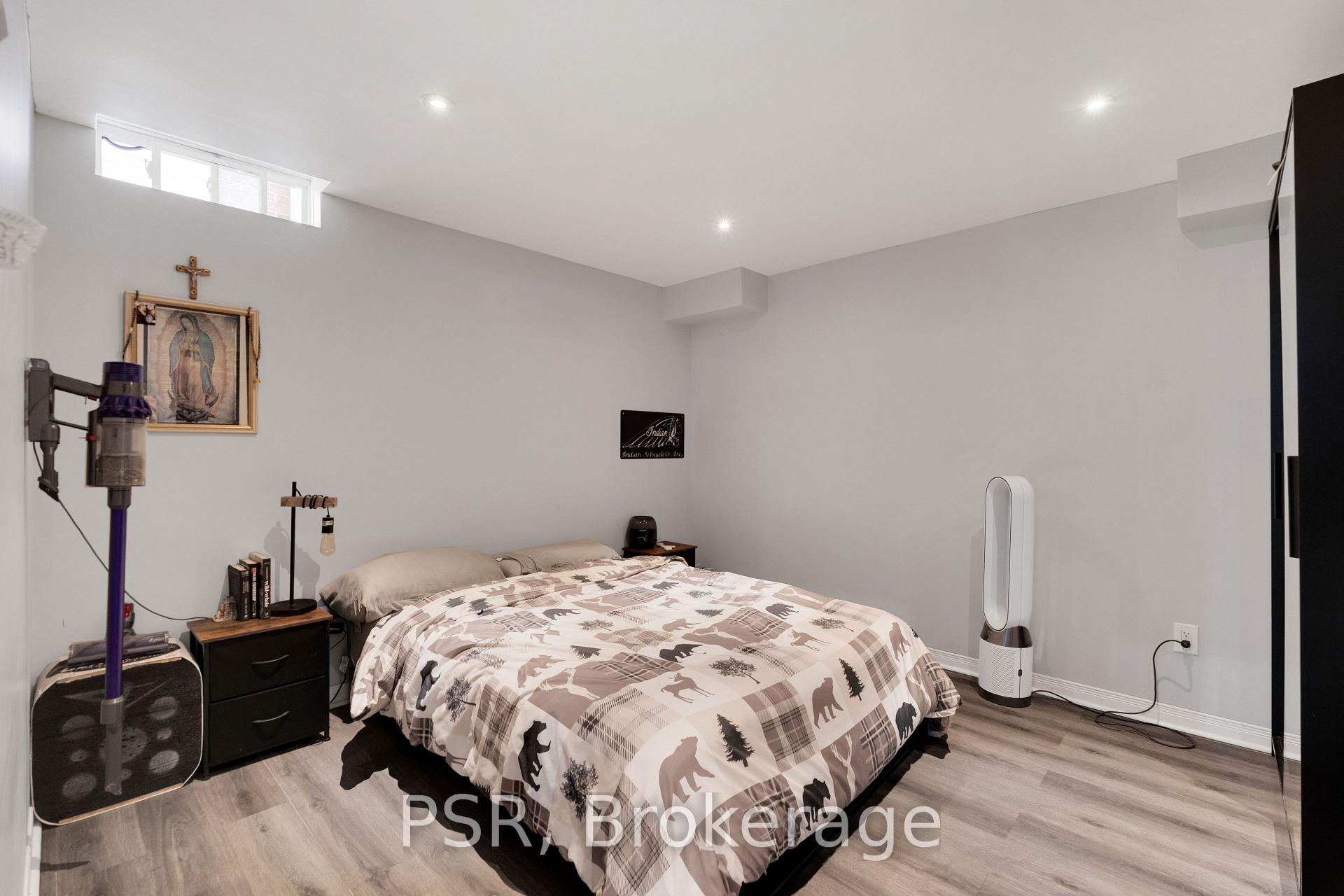 Photo 35 of 10 Baccarat Crescent, Brampton, Snelgrove — HOMEH