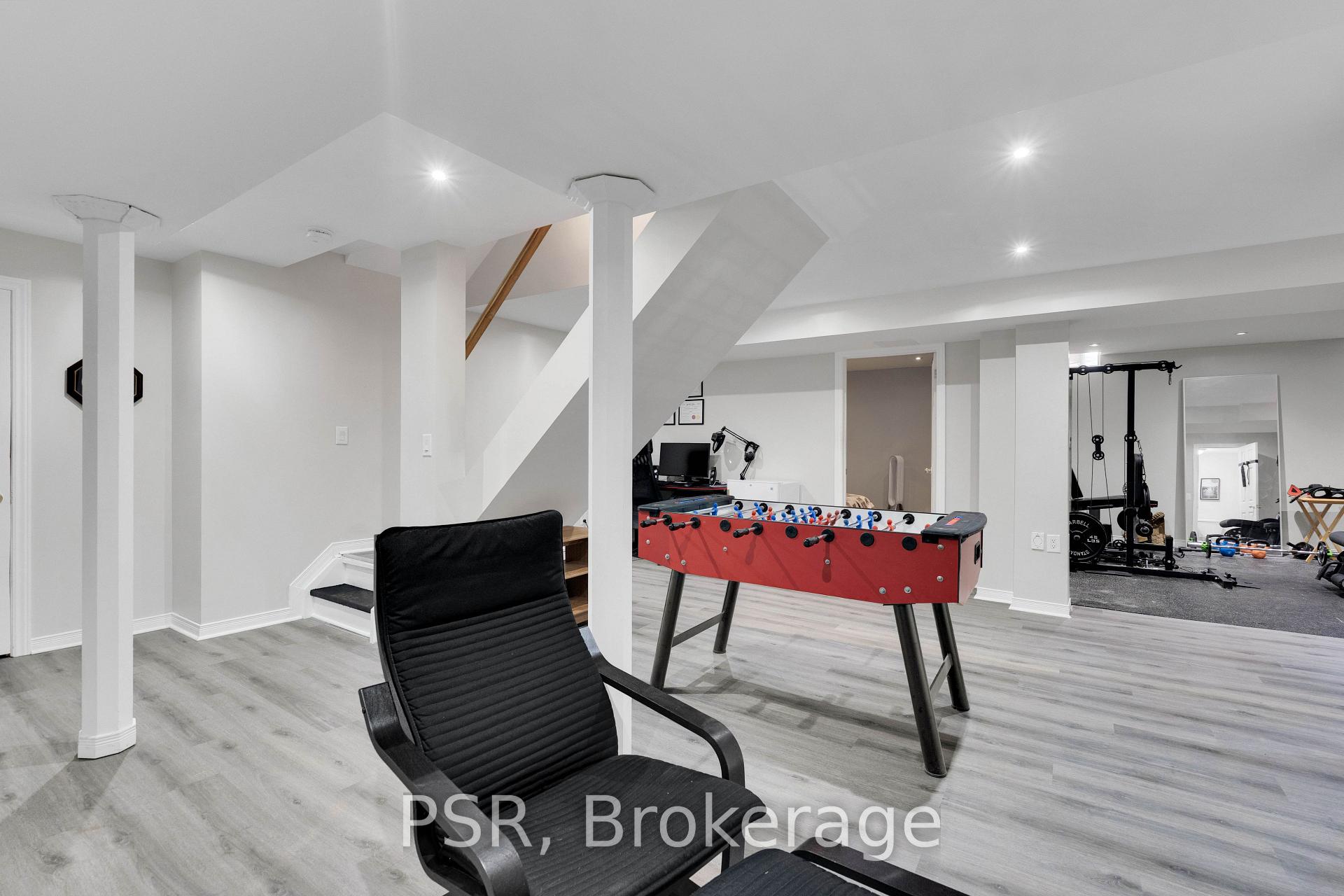 Photo 36 of 10 Baccarat Crescent, Brampton, Snelgrove — HOMEH