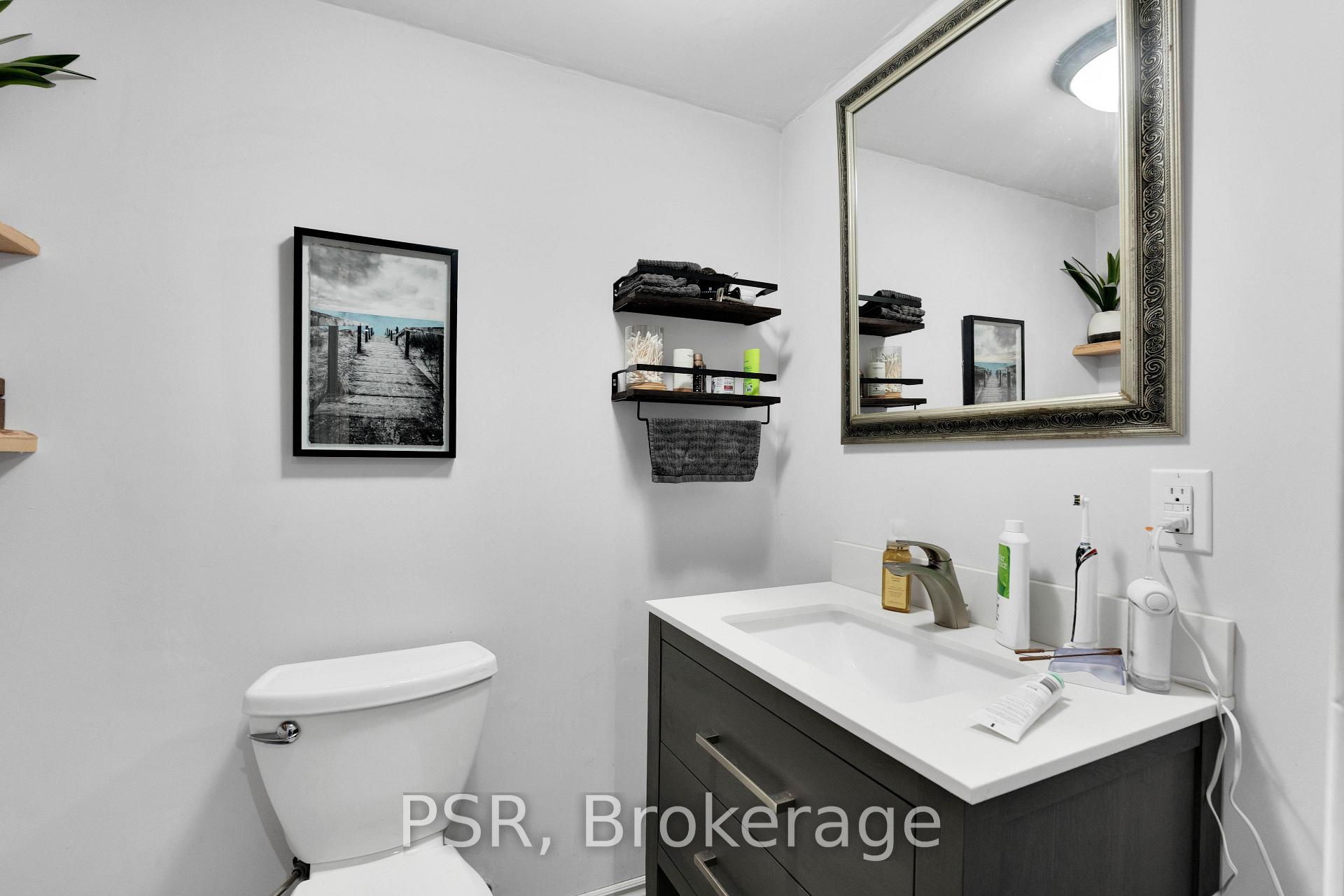 Photo 38 of 10 Baccarat Crescent, Brampton, Snelgrove — HOMEH