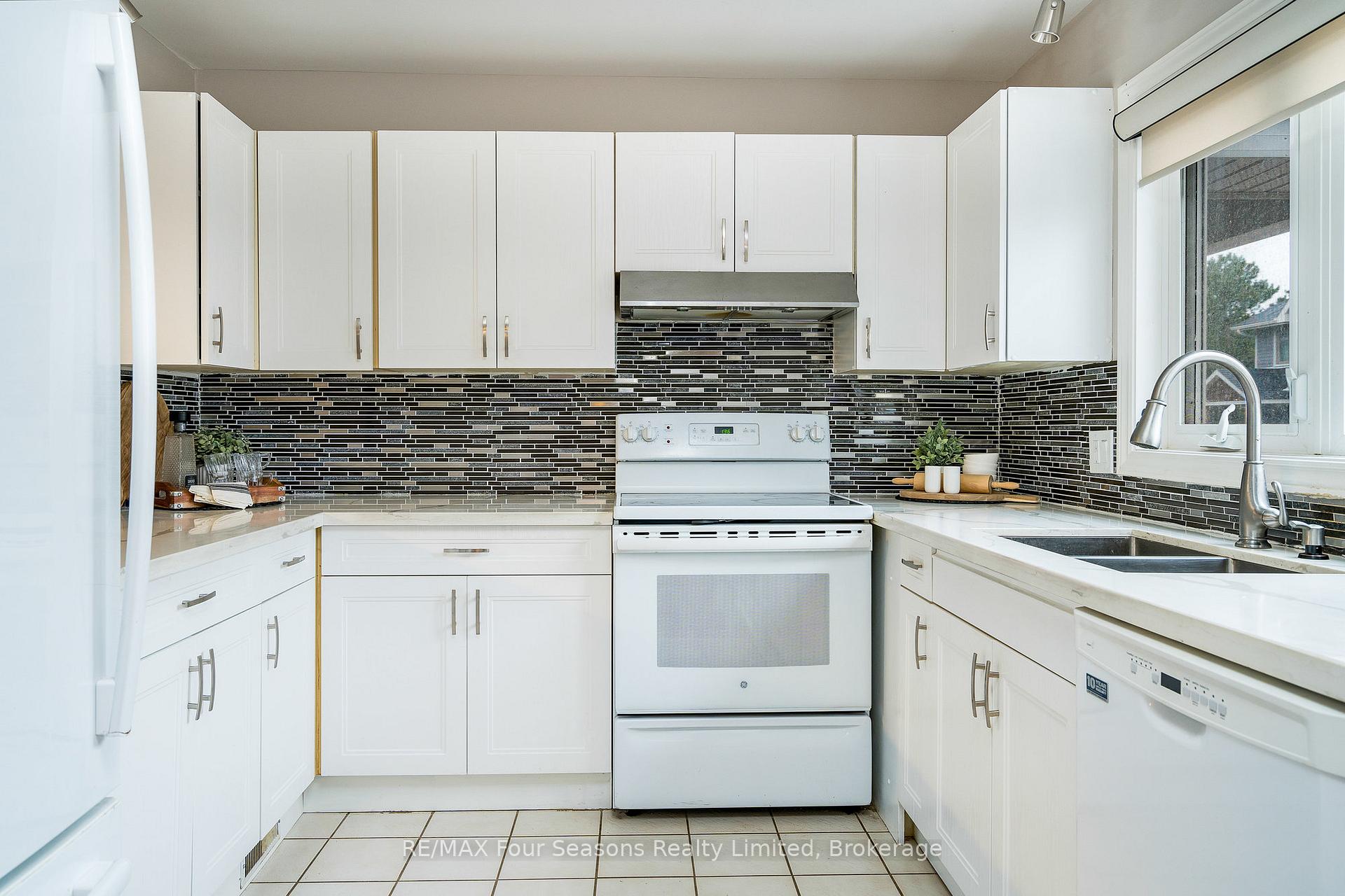 Photo 22 of Unit 25, 25 Starboard Road, Collingwood — HOMEH