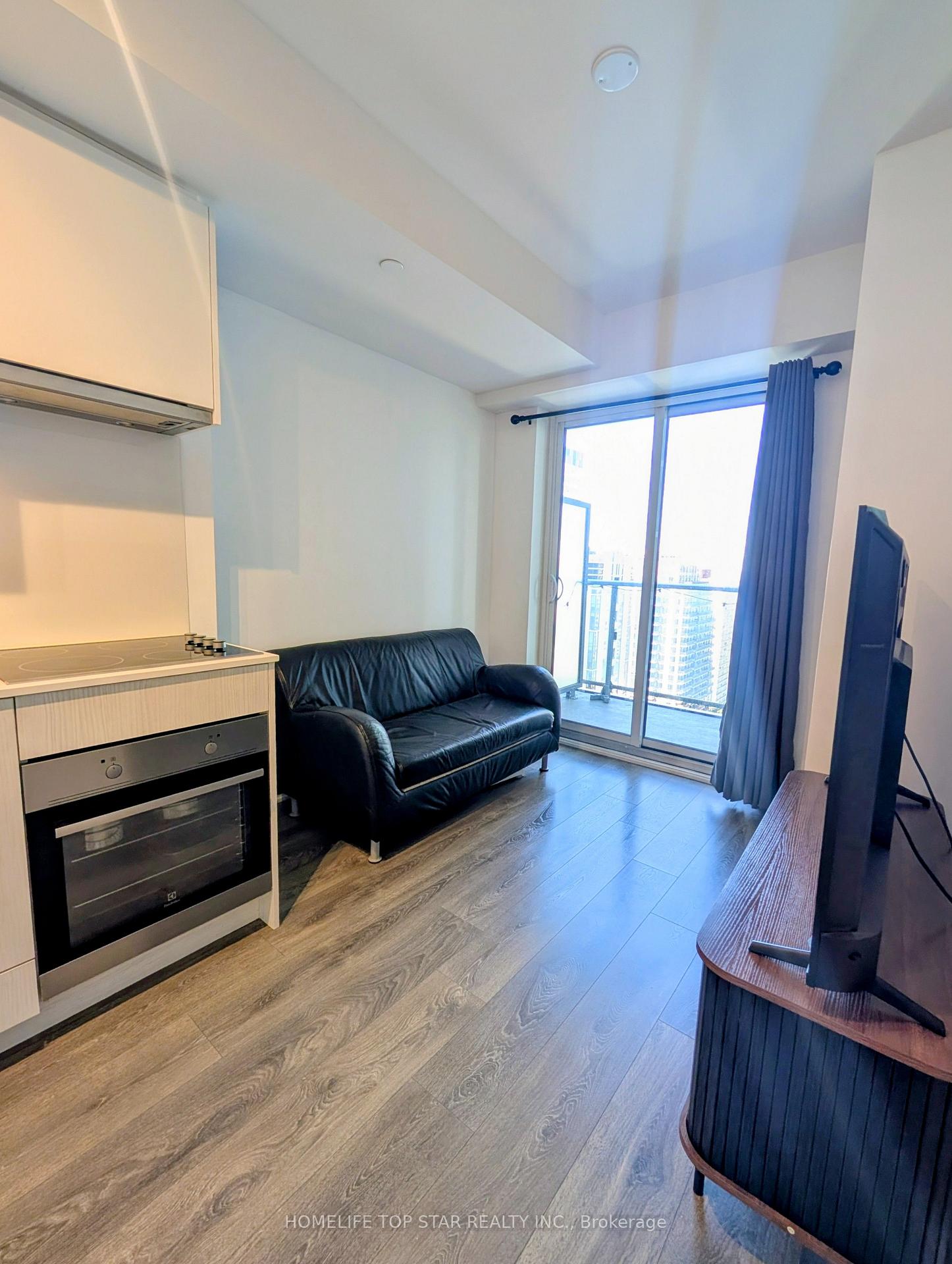 Photo 5 of Unit 2313, 195 Redpath Avenue NW, Toronto, Mount Pleasant West — HOMEH