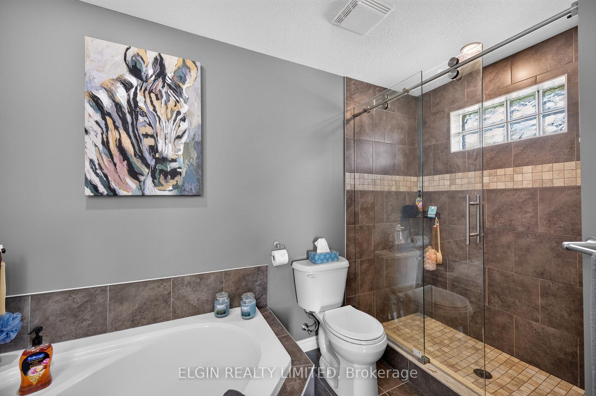 Photo 18 of 1969 Frederick Crescent, London, East P — HOMEH