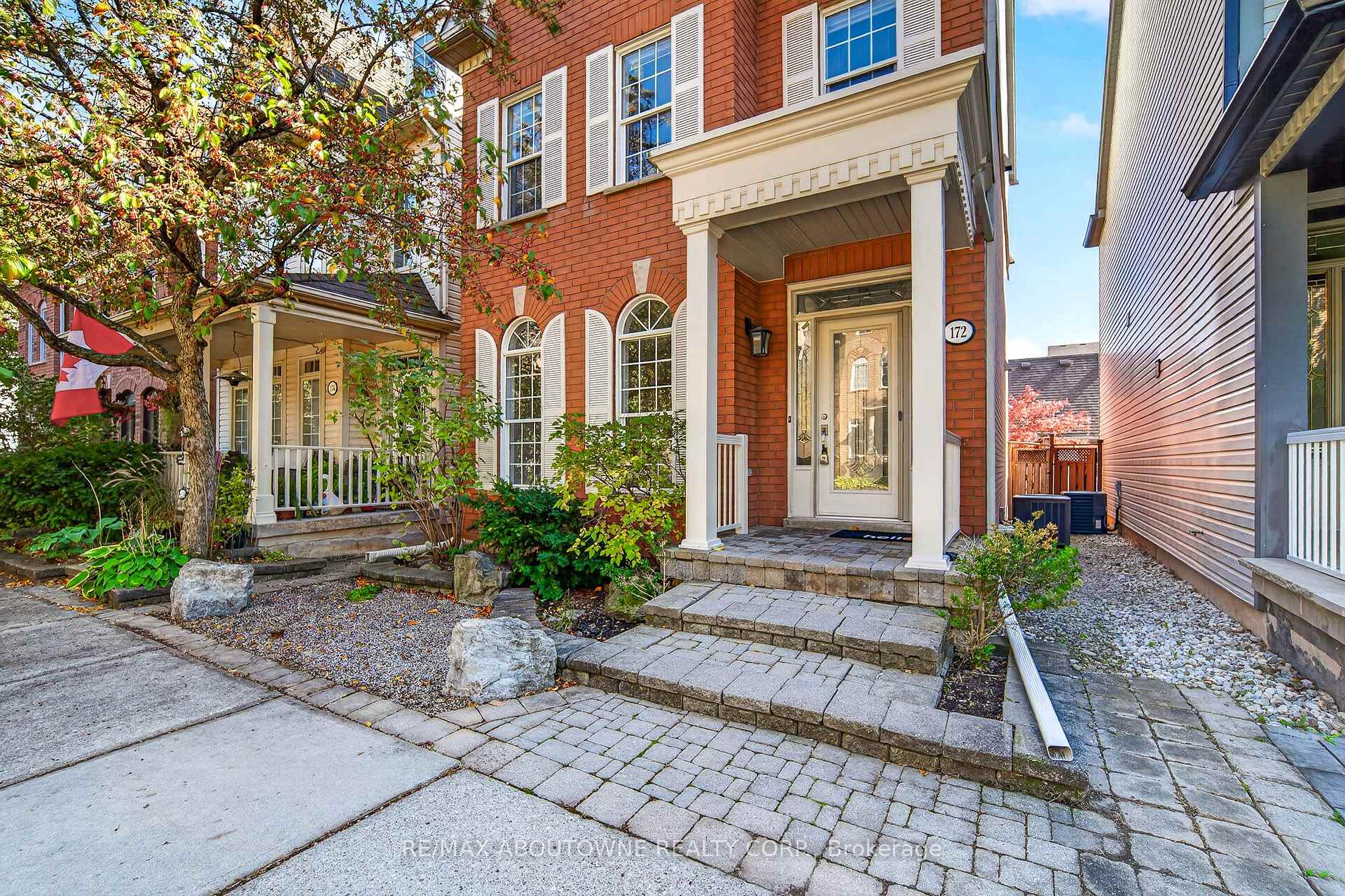 Photo 2 of 172 Roxton Road, Oakville, River Oaks — HOMEH