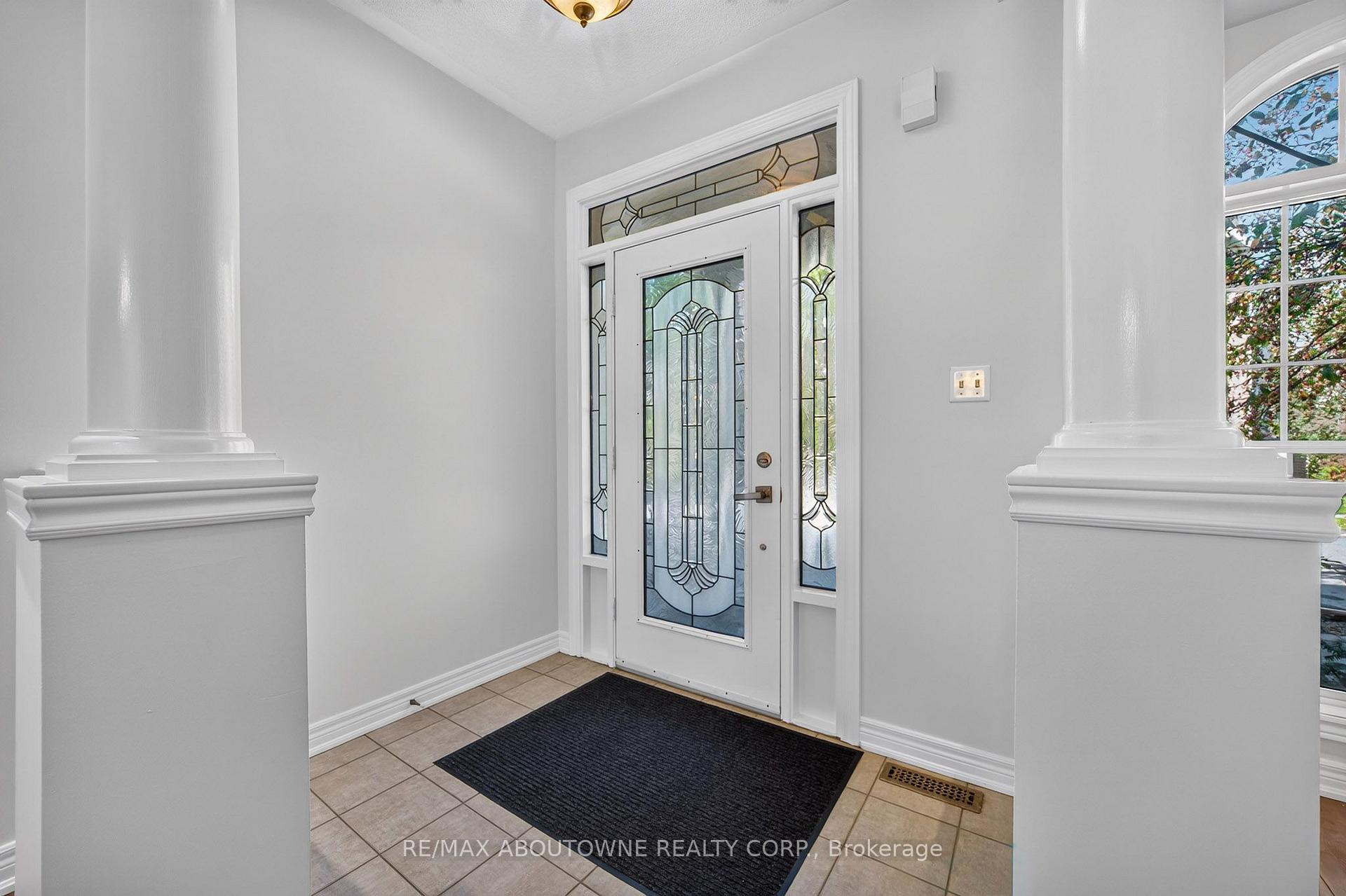 Photo 4 of 172 Roxton Road, Oakville, River Oaks — HOMEH
