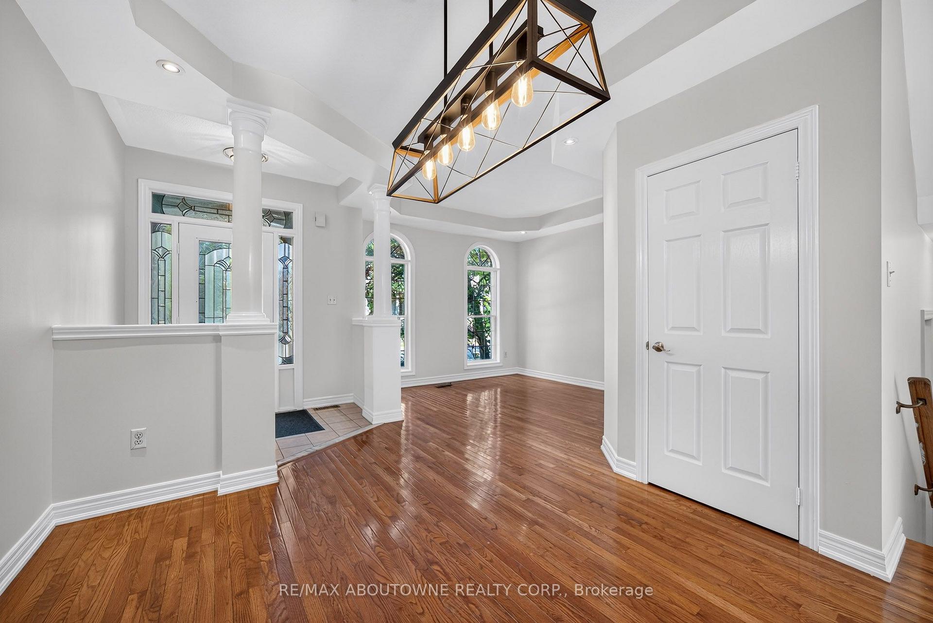 Photo 5 of 172 Roxton Road, Oakville, River Oaks — HOMEH