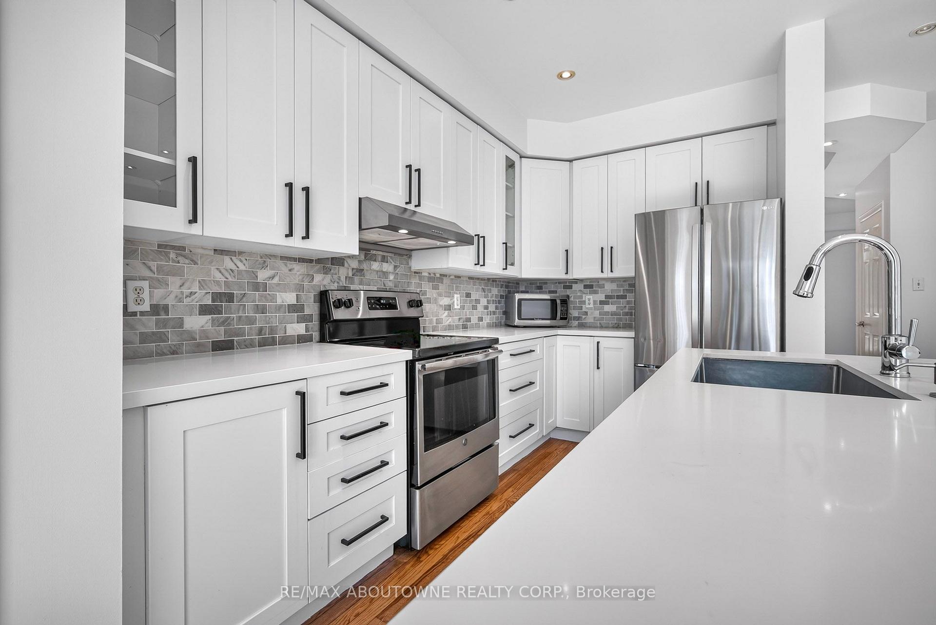 Photo 12 of 172 Roxton Road, Oakville, River Oaks — HOMEH