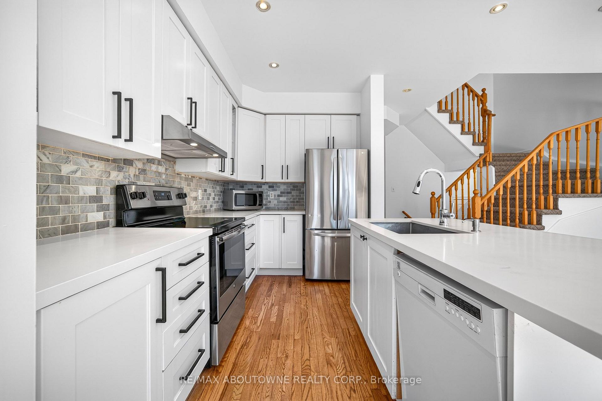 Photo 13 of 172 Roxton Road, Oakville, River Oaks — HOMEH
